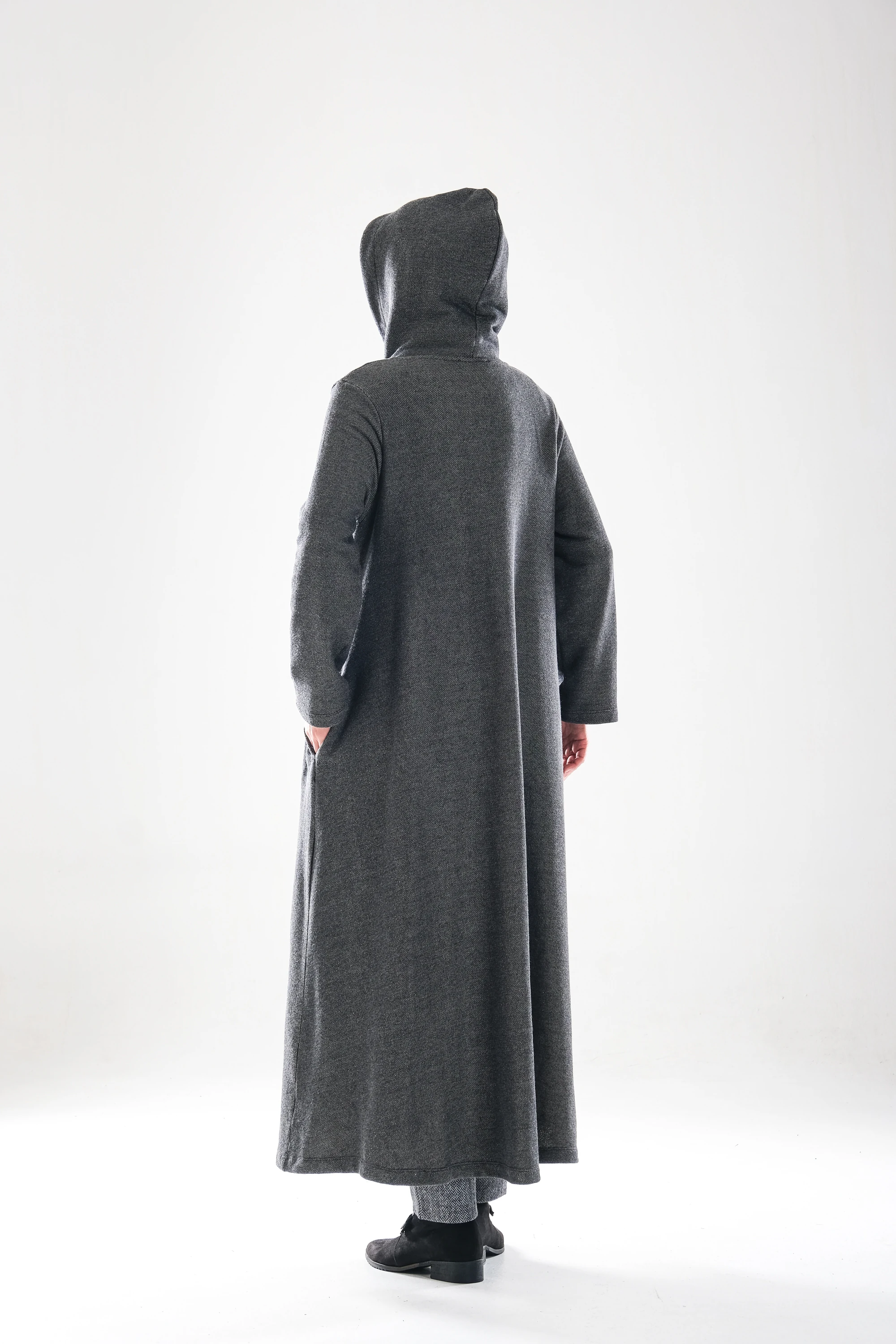 2276_Kadın Antrasit Melanj Kapüşonlu Çıtçıtlı 3 İplik Uzun Kap – Cepli Mevsimlik Tesettür Dış Giyim