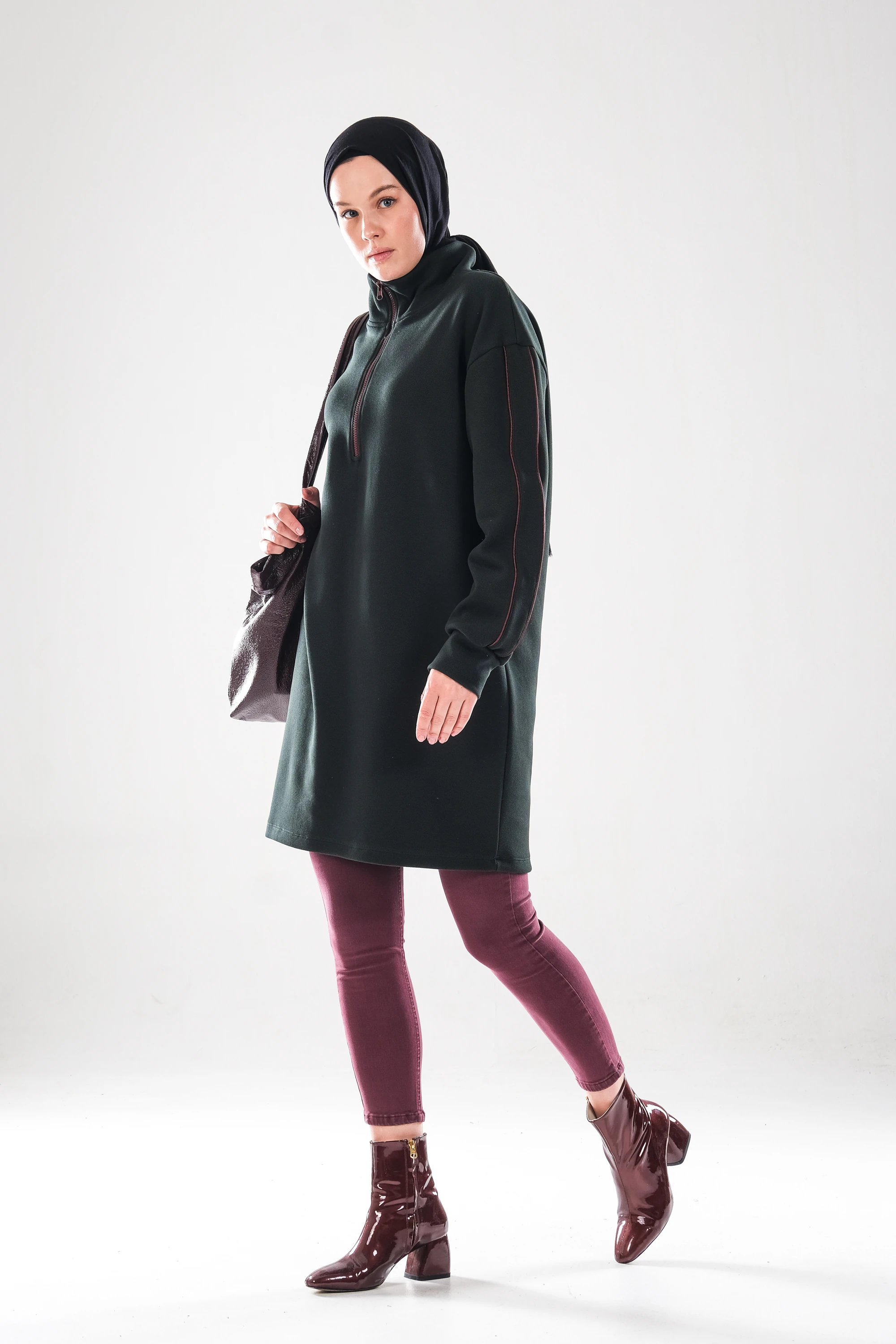 2297_Kadın Fermuarlı Dik Yaka Ara Biye Detaylı Tesettür Tunik – Pamuklu Pike Kumaş, Şık Spor Elbise