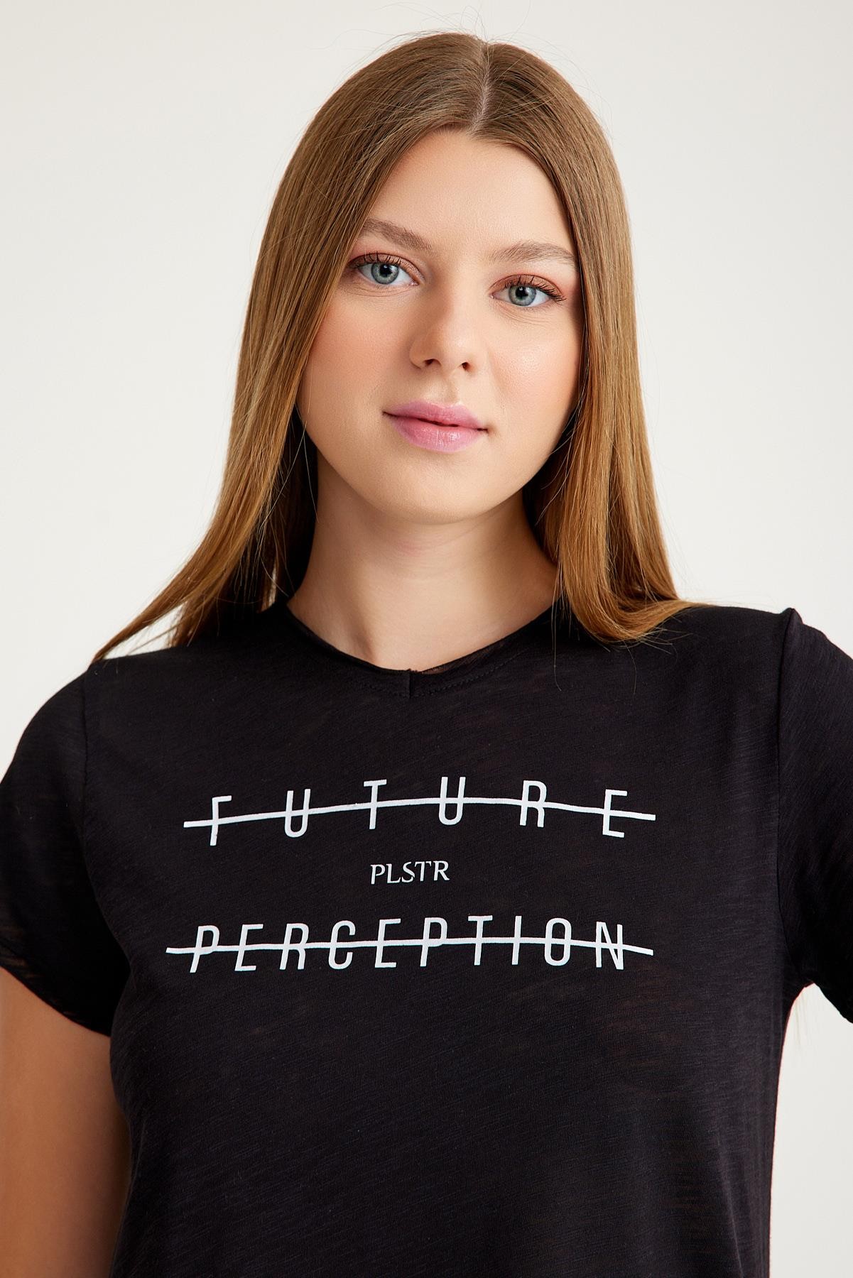 2093_Baskılı V Yaka Kısa Kollu T-shirt