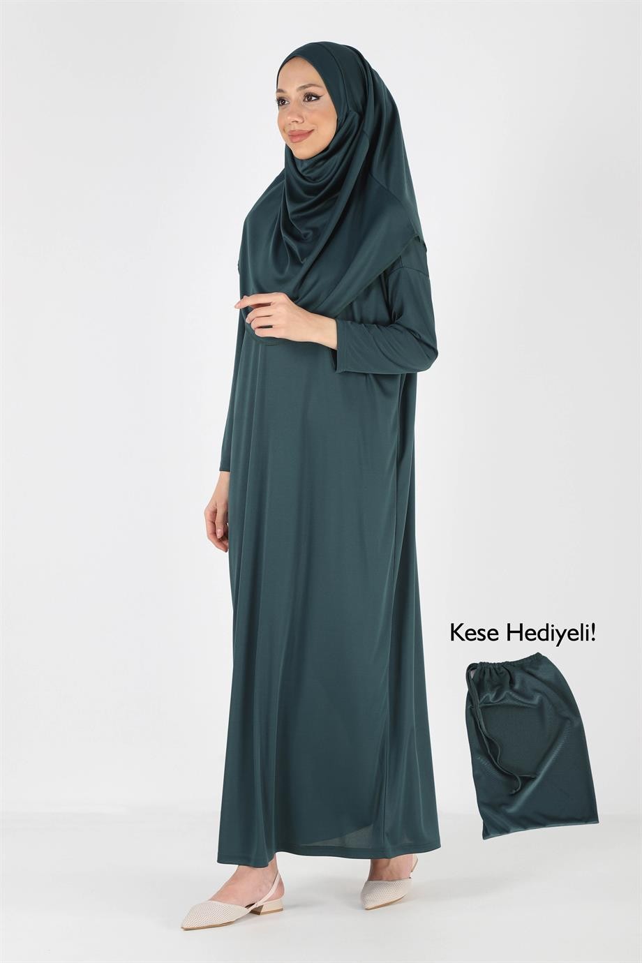 2133_Tek Parça Kaymaz Başörtülü Namaz Tesettür Elbisesi Boneye Son - 00415 Zümrüt Yeşili