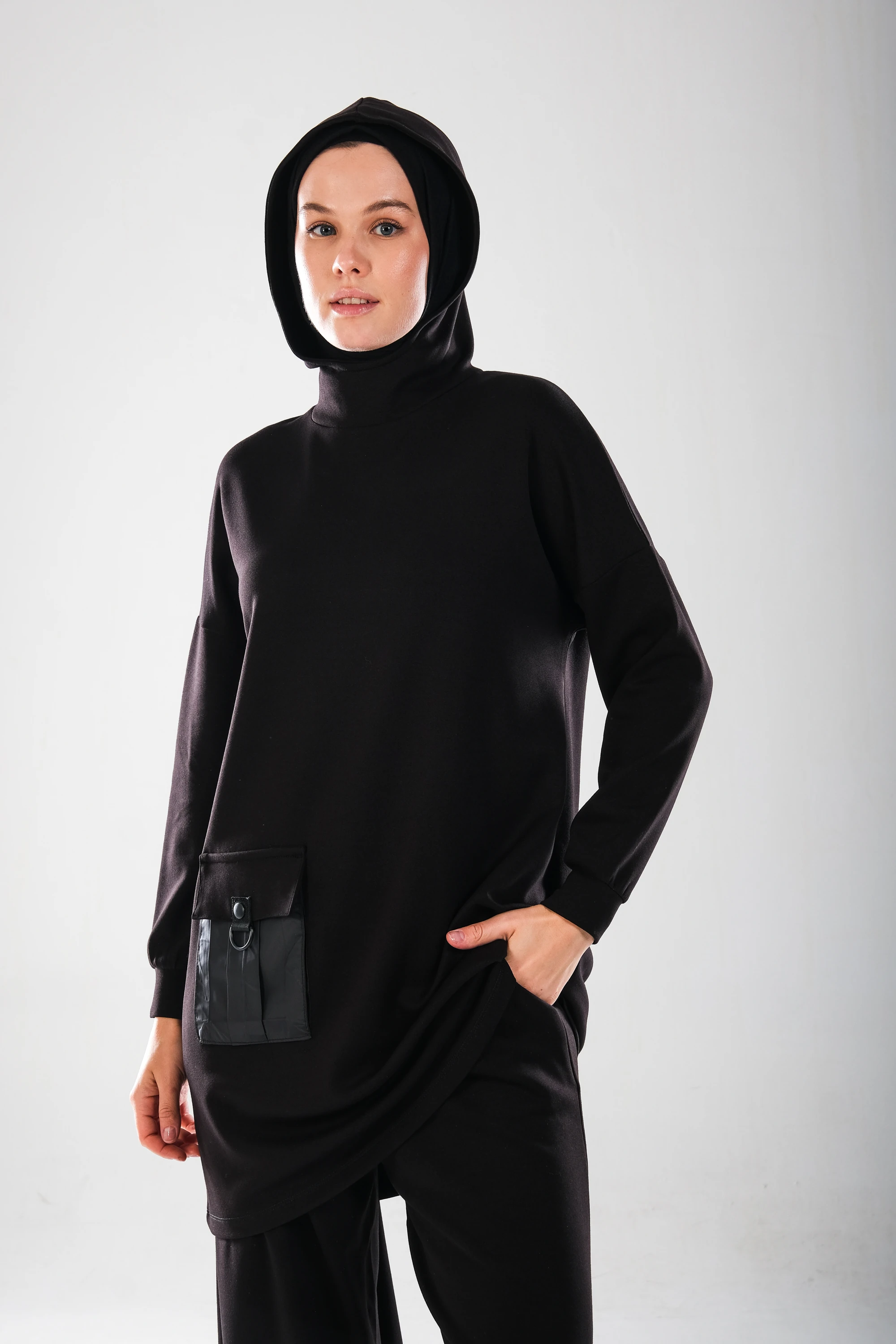 2286_Kadın Kapüşonlu Körüklü Cepli D Tokalı 2'li Takım – Pensli Harem Pantolonlu Tesettür Spor Takım