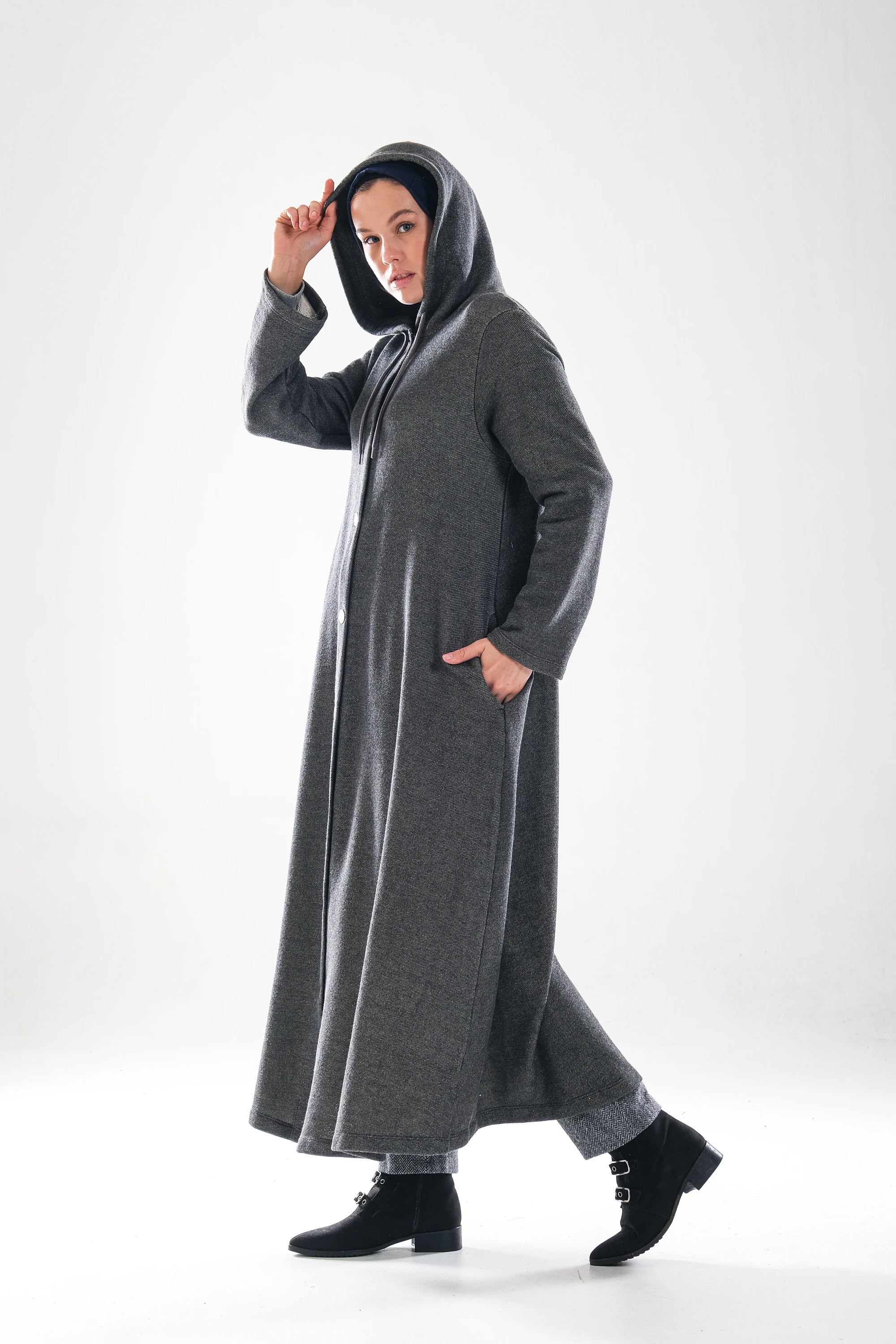 2276_Kadın Antrasit Melanj Kapüşonlu Çıtçıtlı 3 İplik Uzun Kap – Cepli Mevsimlik Tesettür Dış Giyim