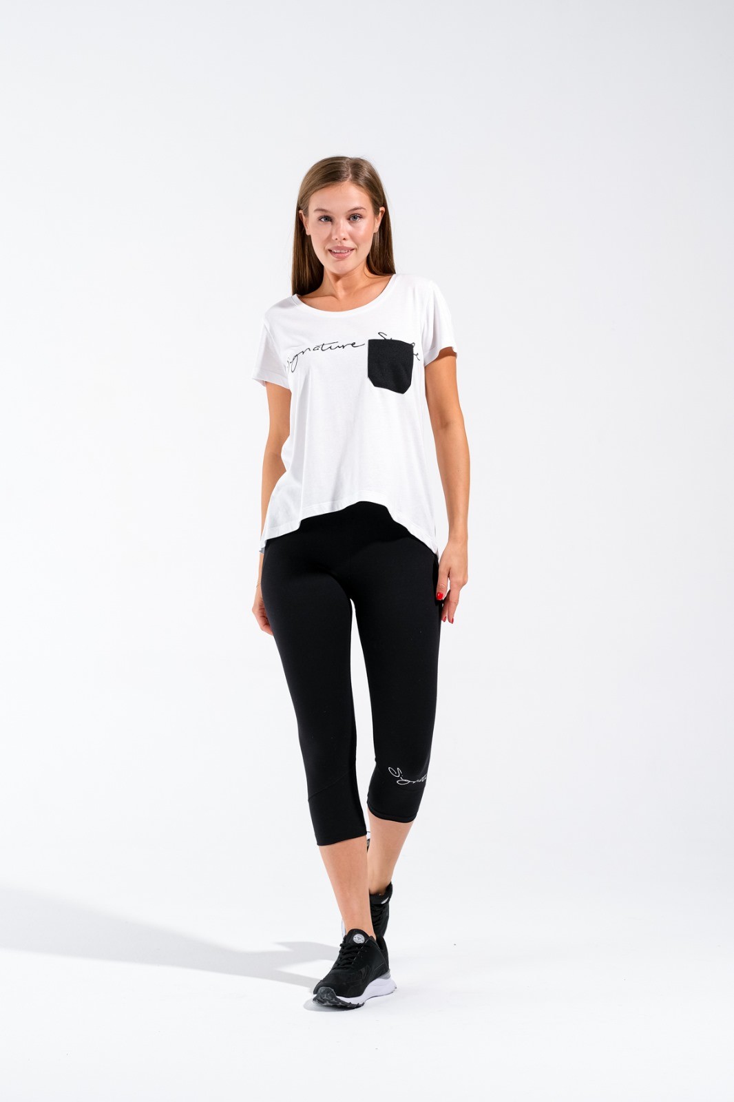 724100_Kadın Baskılı açık Yuvarlak Yakalı Göğüs Cepli Kısa Kollu Spor Beyaz Tshirt