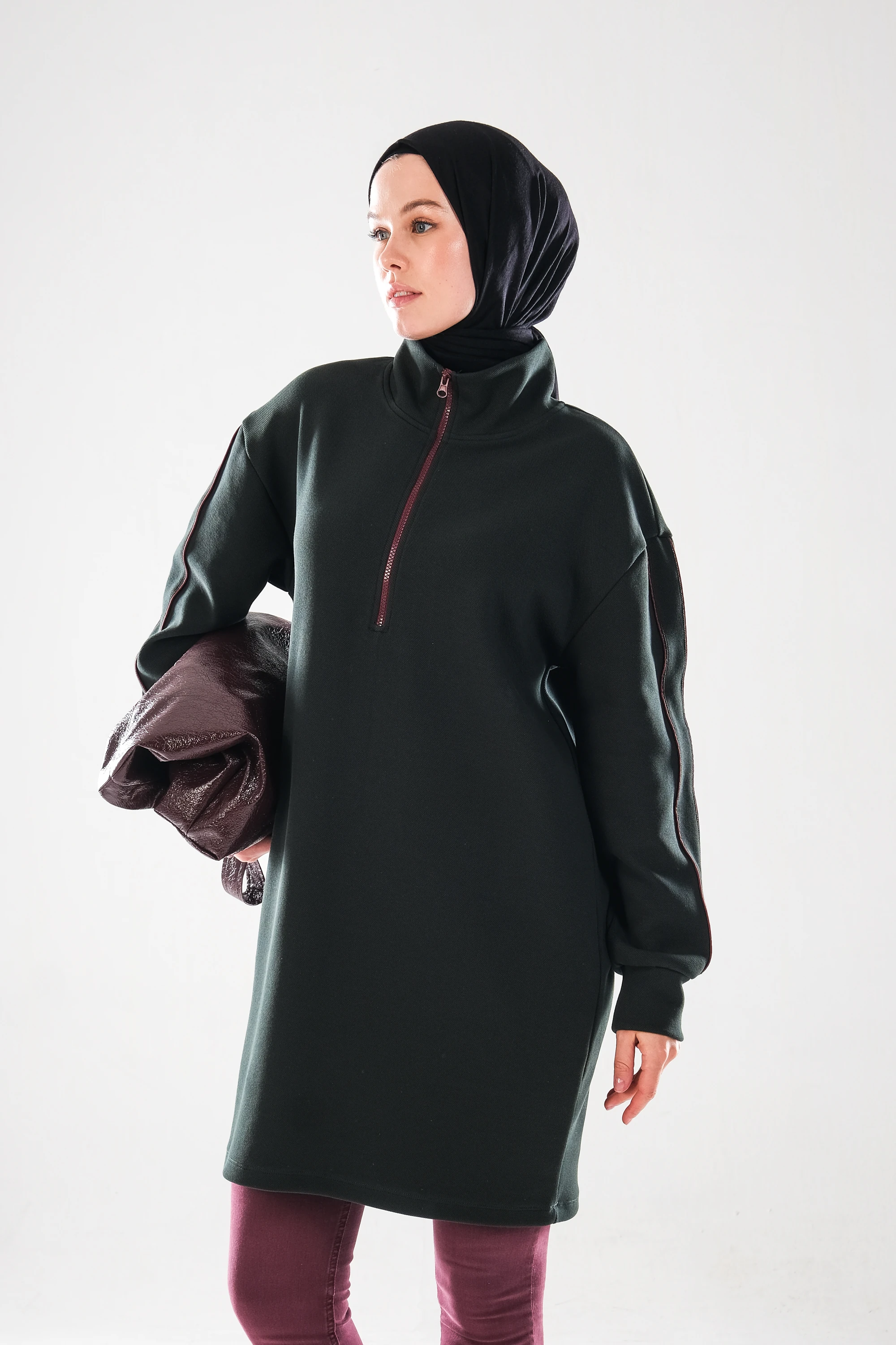 2297_Kadın Fermuarlı Dik Yaka Ara Biye Detaylı Tesettür Tunik – Pamuklu Pike Kumaş, Şık Spor Elbise