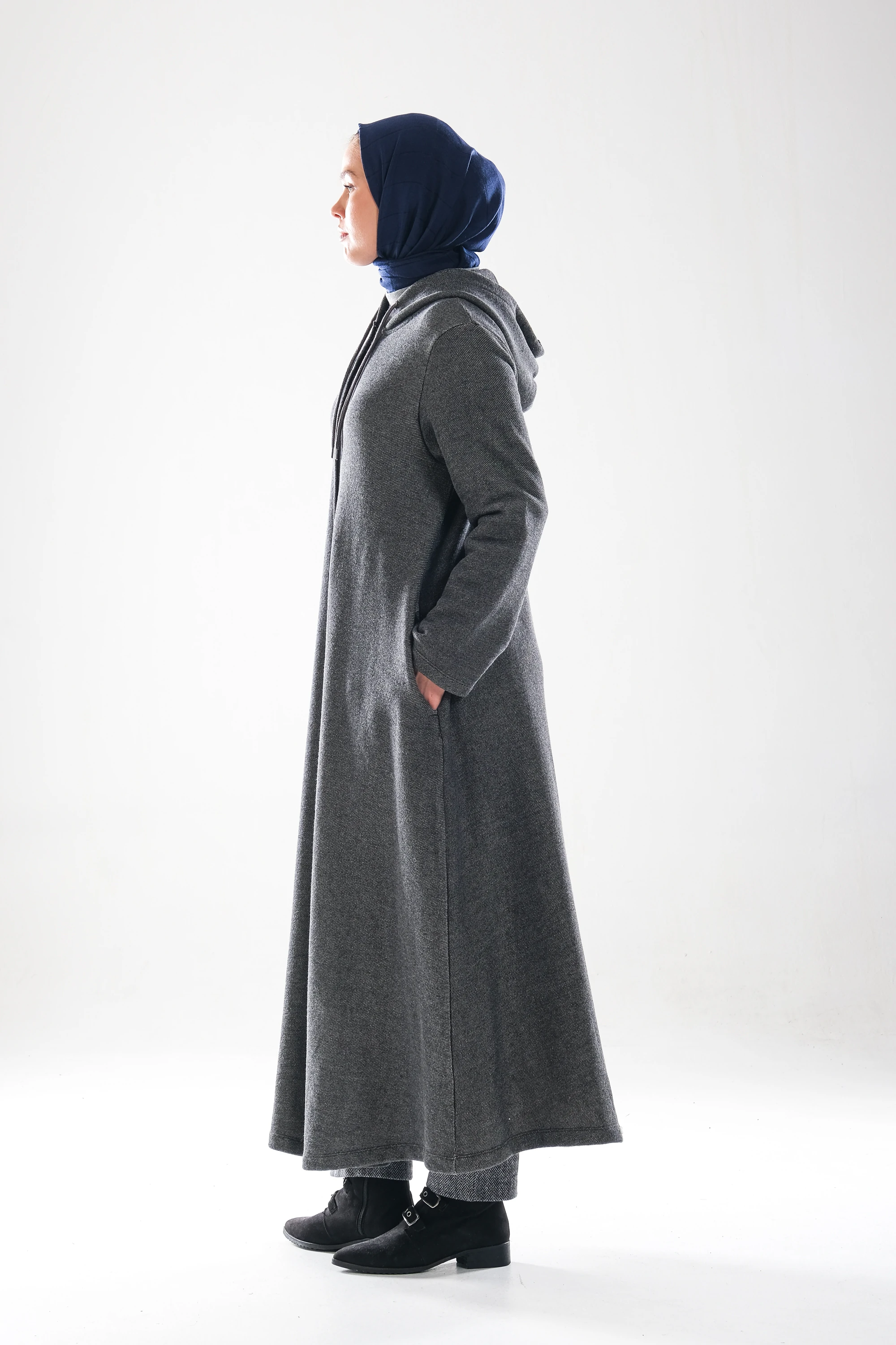 2276_Kadın Antrasit Melanj Kapüşonlu Çıtçıtlı 3 İplik Uzun Kap – Cepli Mevsimlik Tesettür Dış Giyim