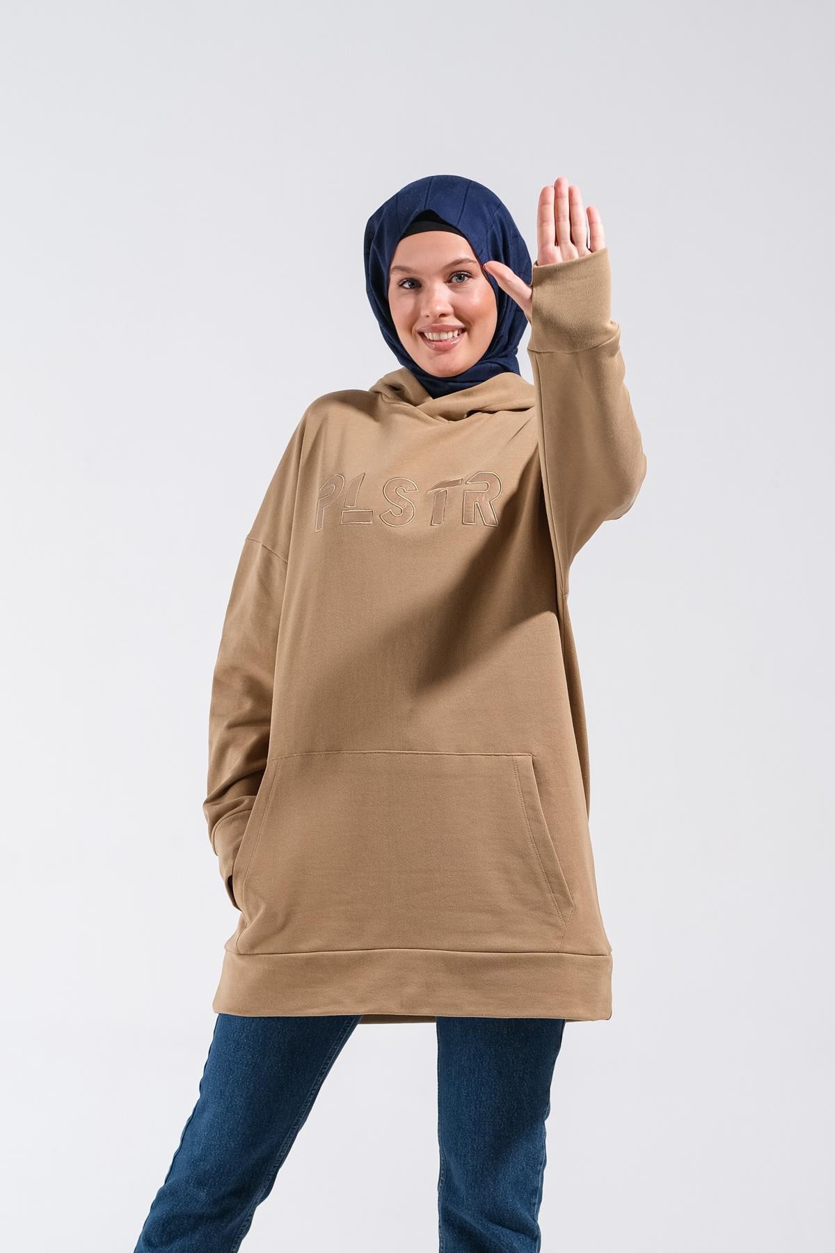 1596_Plistre Nakışlı Oversize Tesettür Sweatshirt Uzun ve Büyük Kalıp
