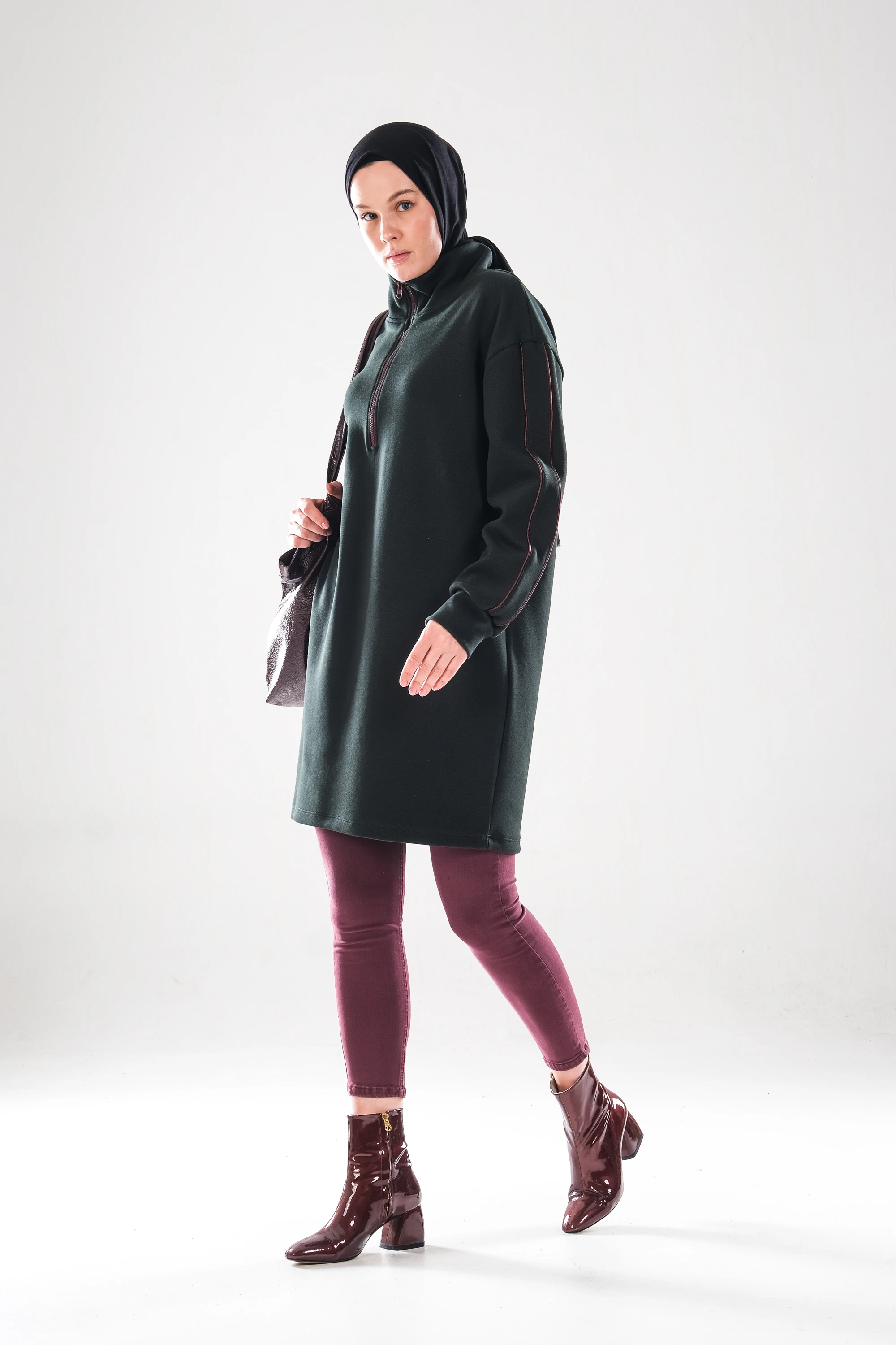 2297_Kadın Fermuarlı Dik Yaka Ara Biye Detaylı Tesettür Tunik – Pamuklu Pike Kumaş, Şık Spor Elbise