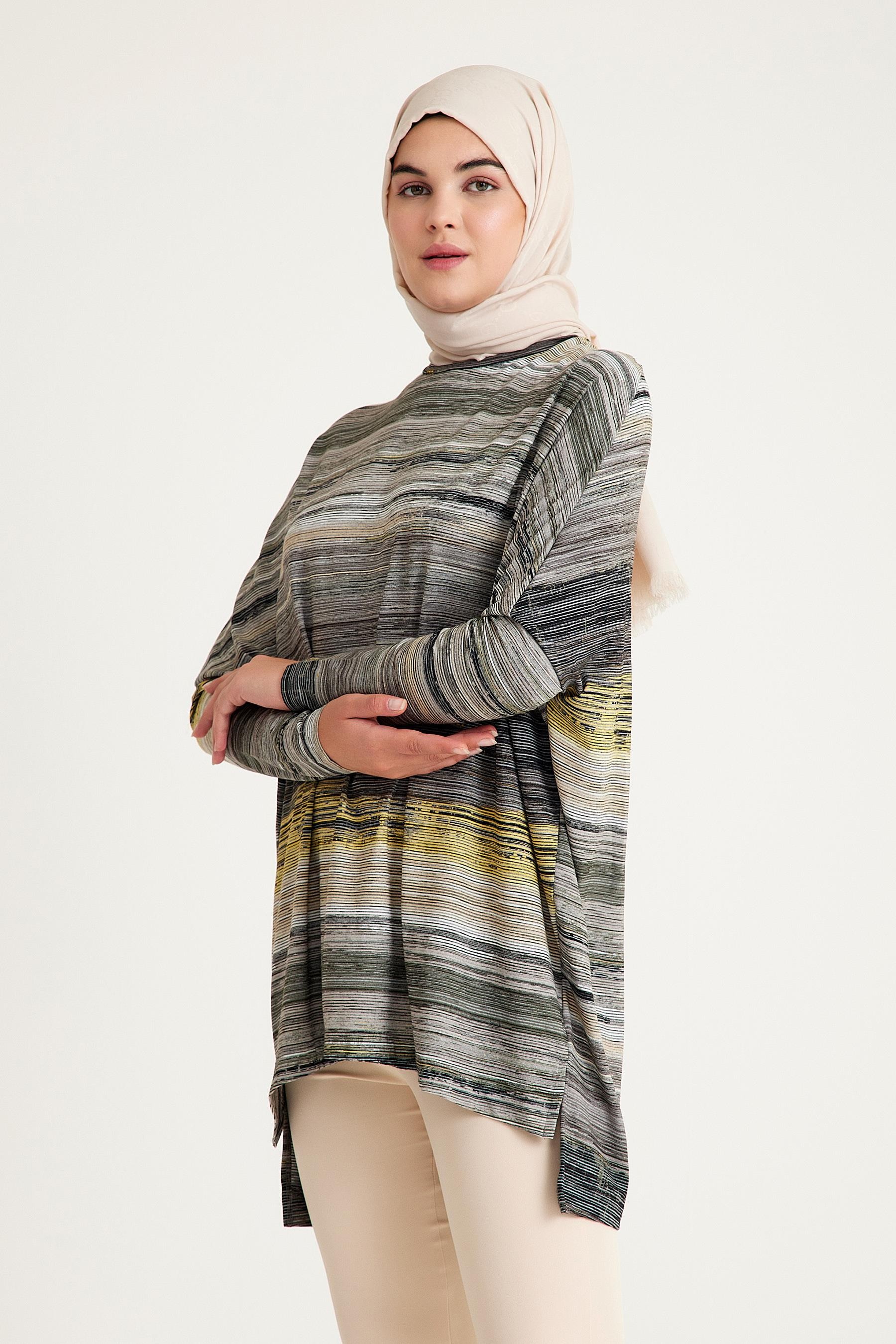 2235_Desenli Yırtmaçlı Oversize Tesettür Tunik