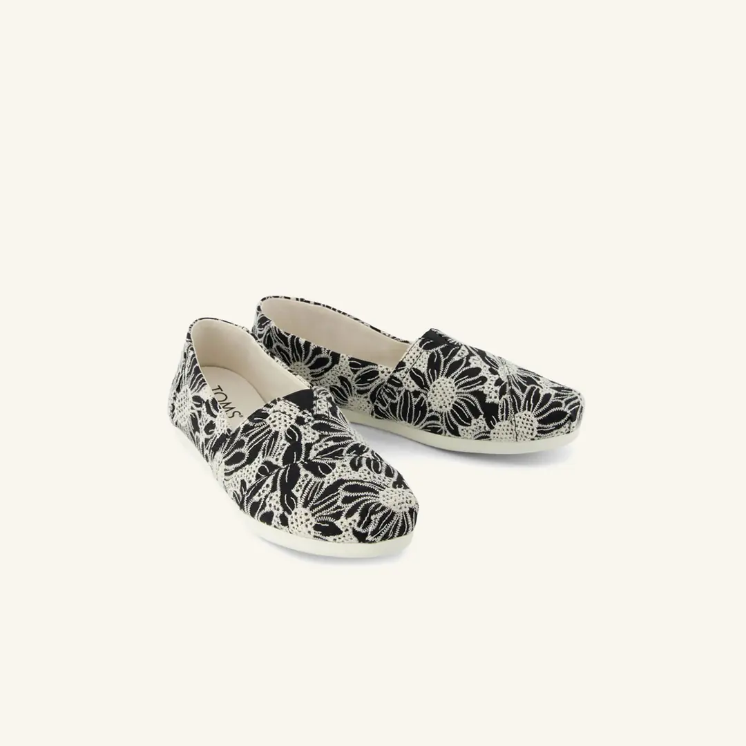 10021888 10021932 Toms Alpargata Classic Oversized Floral Eyelet