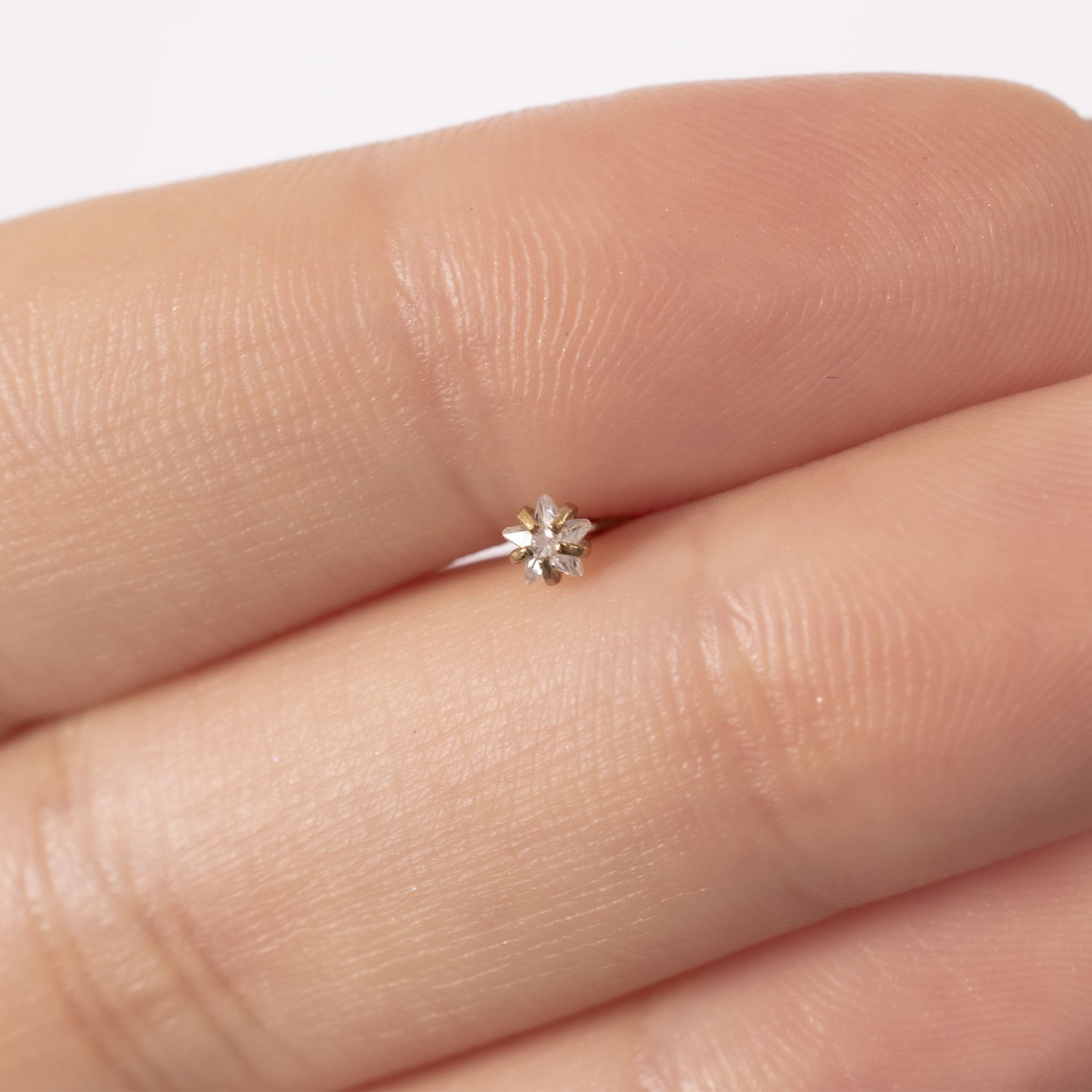 Nur Silver Tek Taş Yıldız Çelik Tragus Küpe NUR-KE03349