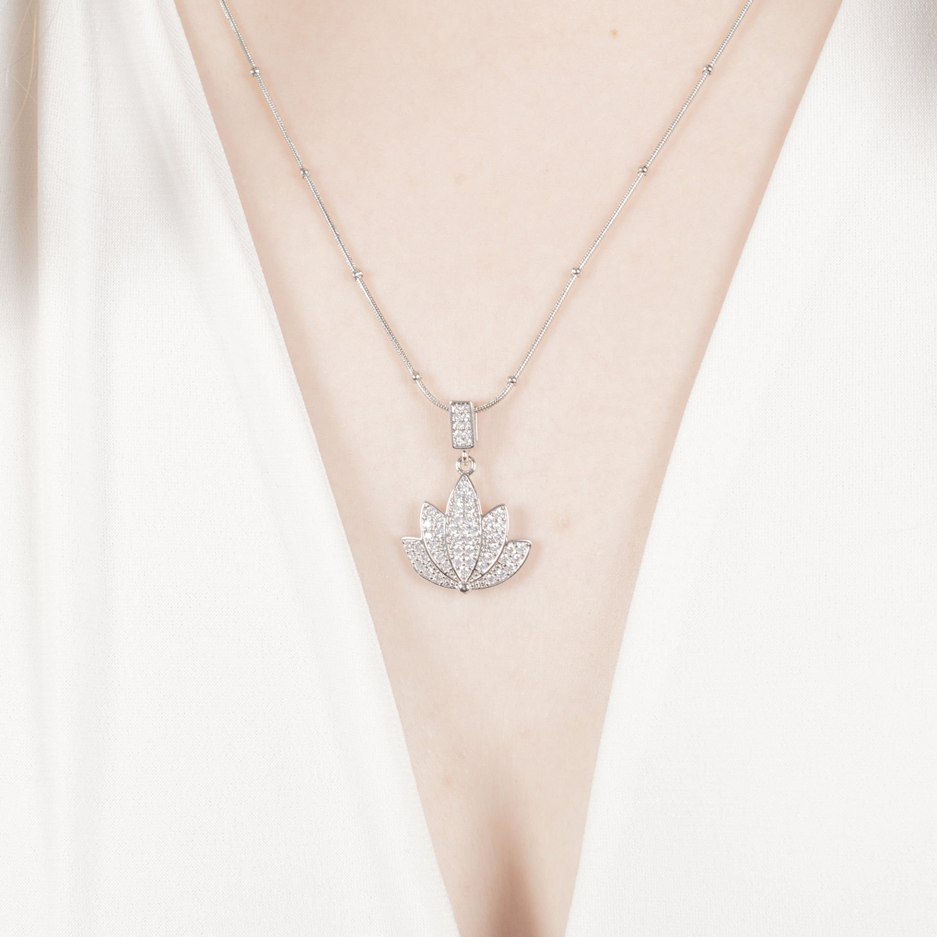 Nur Silver Lotus Çelik Kolye NUR-CL00381