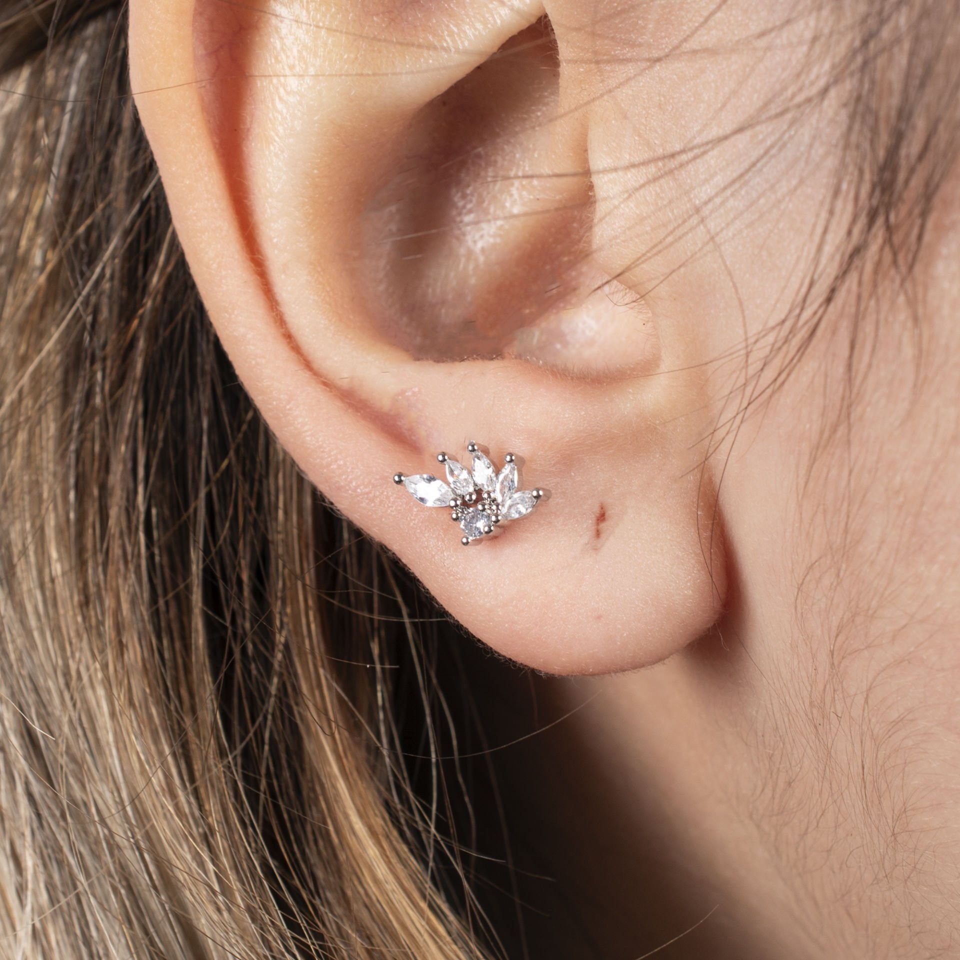 Nur Silver Çok Taşlı Çelik Tragus Küpe NUR-KE03291