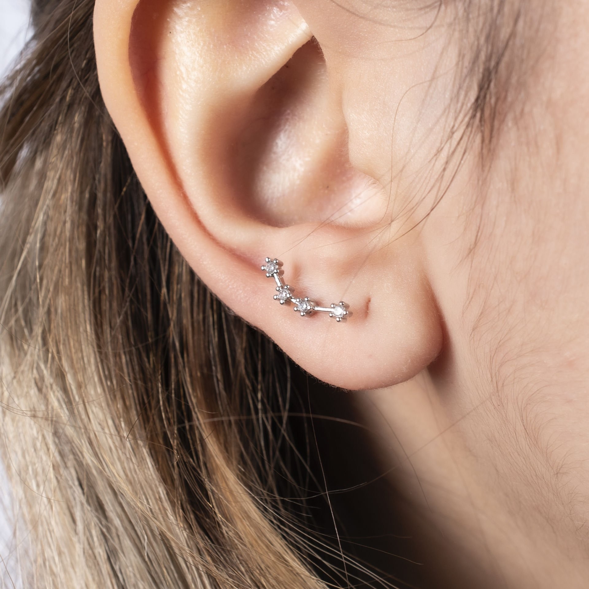 Nur Silver Sıralı Yıldızlar Çelik Tragus Küpe NUR-KE03302