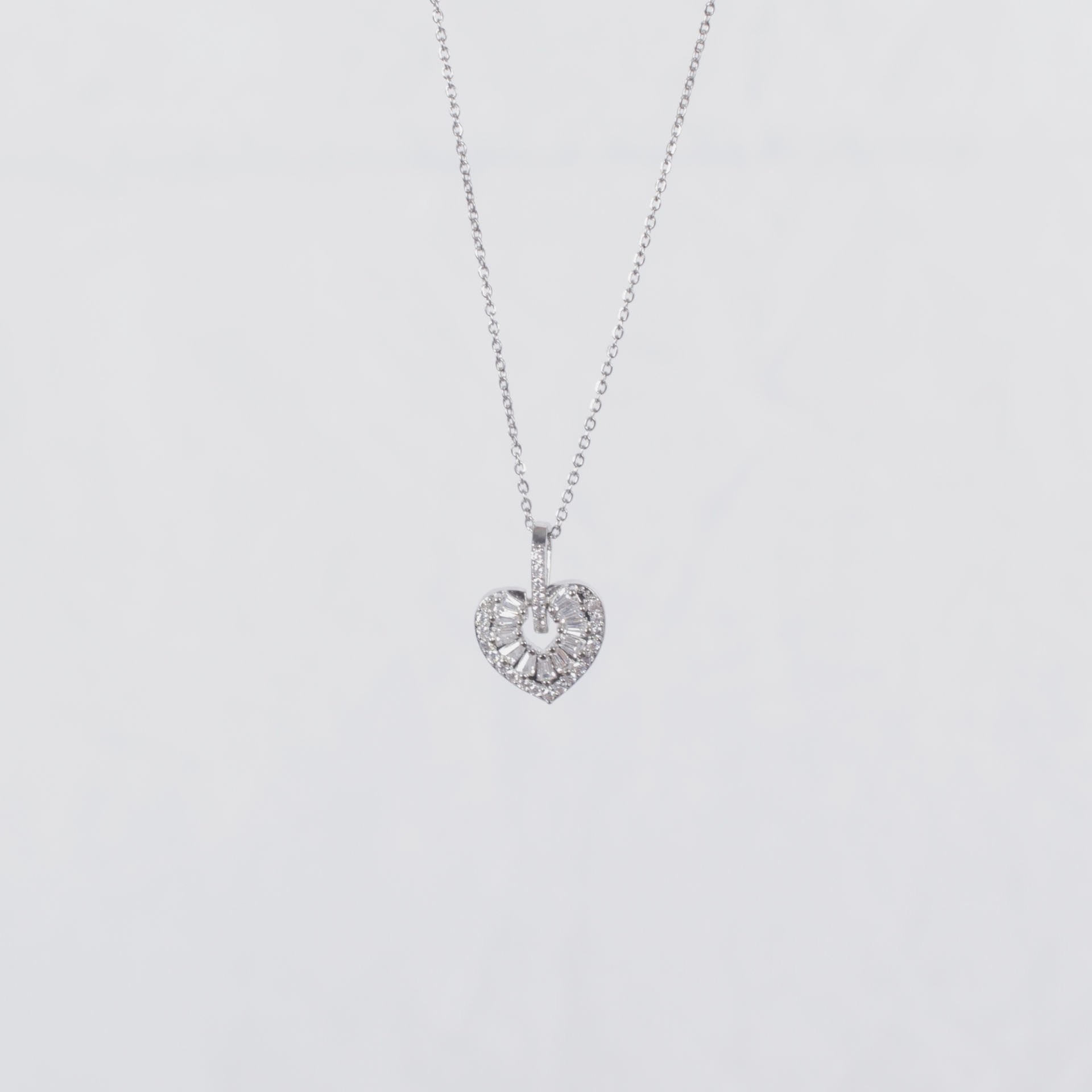 Nur Silver Baget Taşlı Kalp Çelik Kolye NUR-CL00409