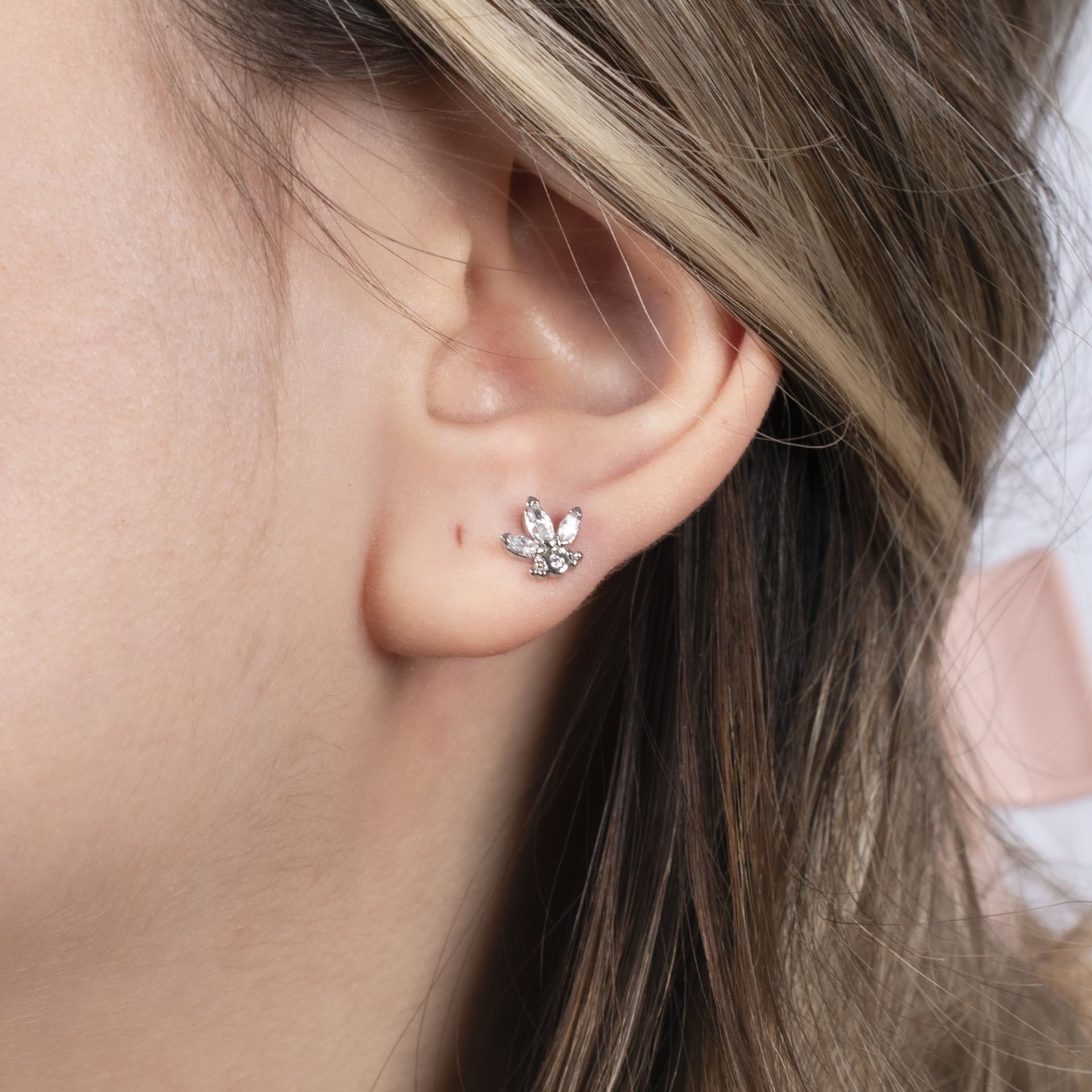 Nur Silver Üç Taşlı Zarif Çelik Tragus Küpe NUR-KE03324