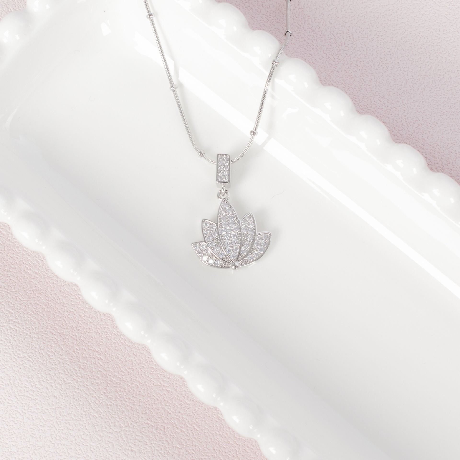 Nur Silver Lotus Çelik Kolye NUR-CL00381
