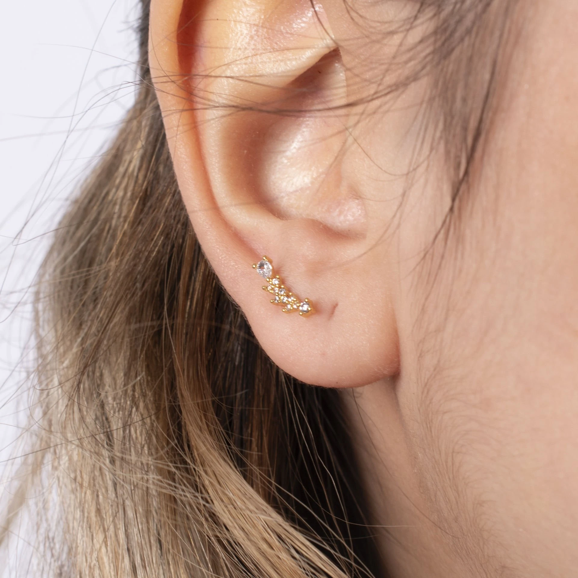 Nur Silver Sıralı Taşlı Çelik Tragus Küpe NUR-KE03269