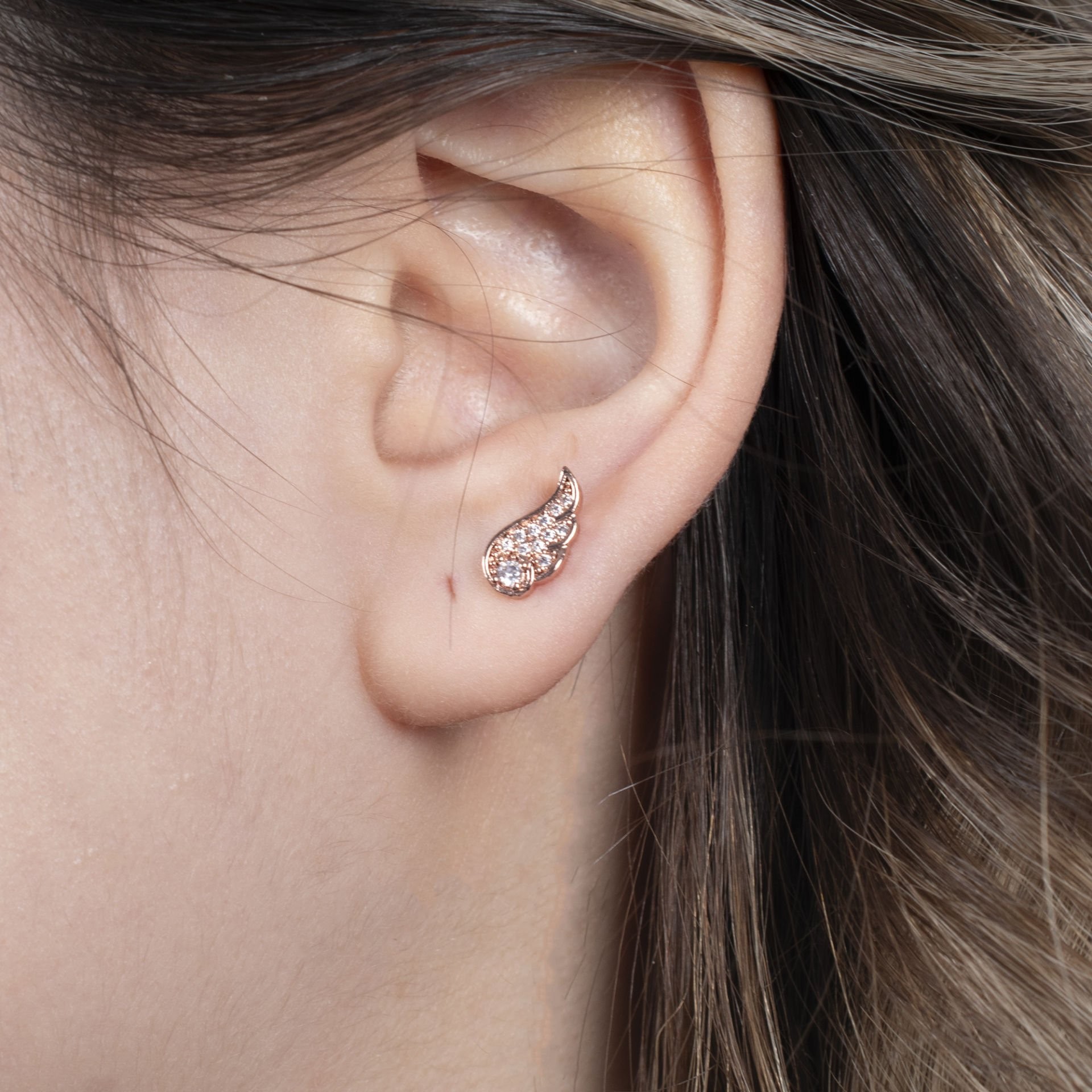 Nur Silver Taşlı Melek Kanatlı Rose Renkli Çelik Tragus Küpe NUR-KE03270