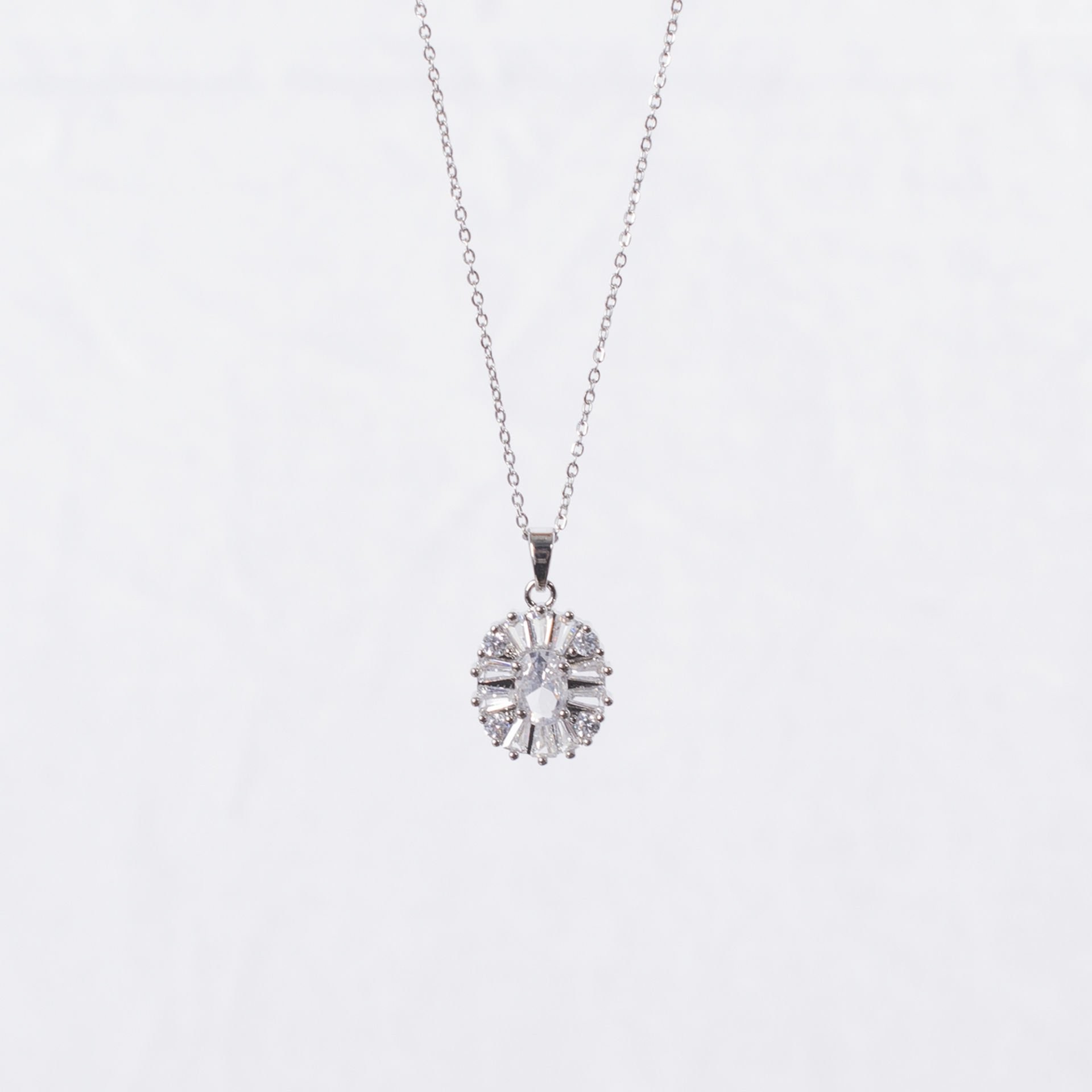 Nur Silver Baget Taşlı Çelik Kolye NUR-CL00405