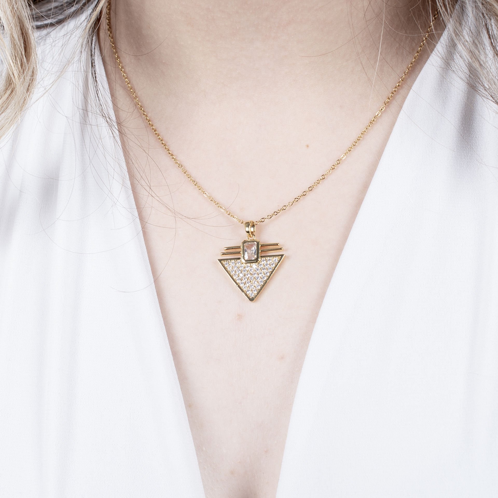 Nur Silver Taşlı Üçgen Gold Çelik kolye NUR-CL00352