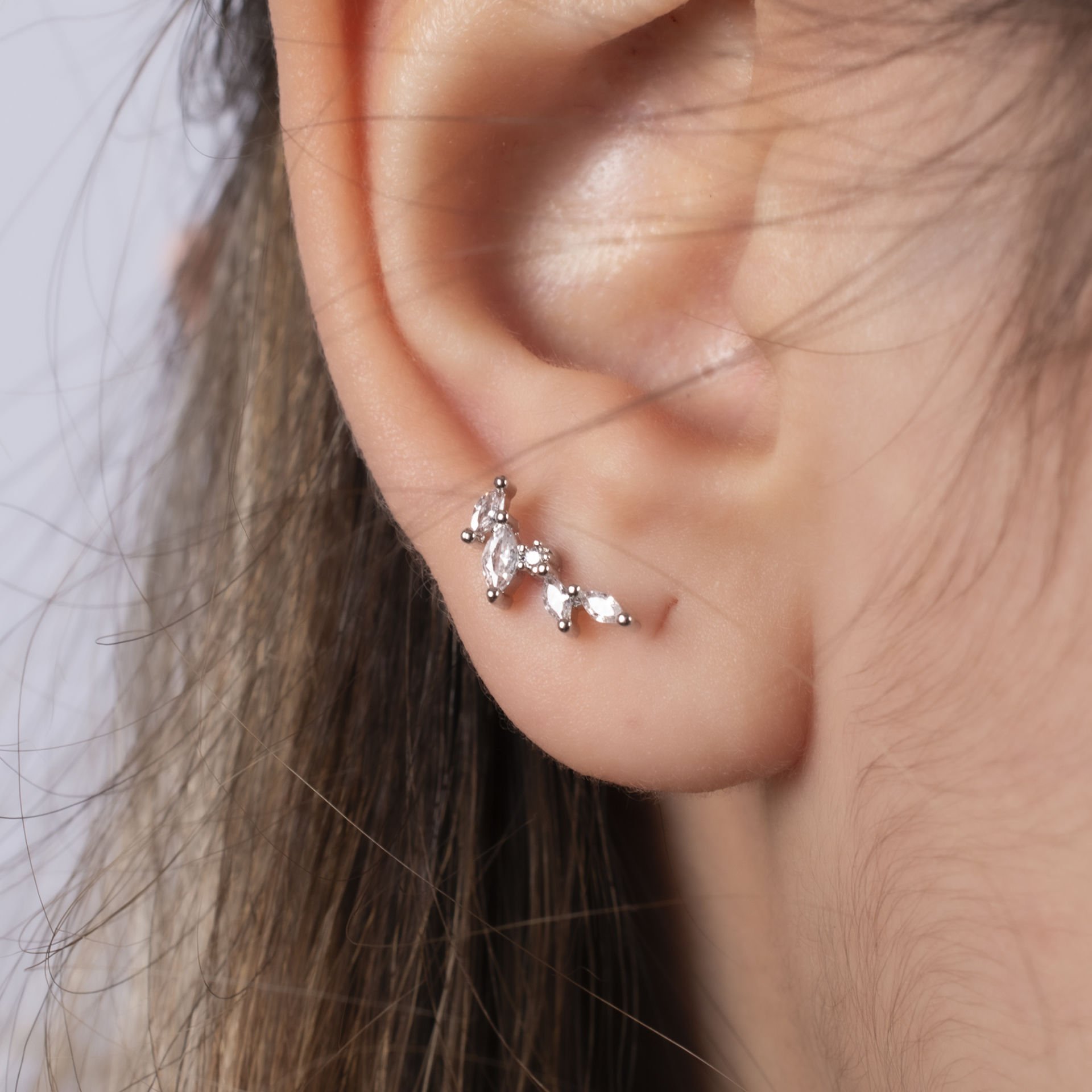 Nur Silver Çok Taşlı Çelik Tragus Küpe NUR-KE03337