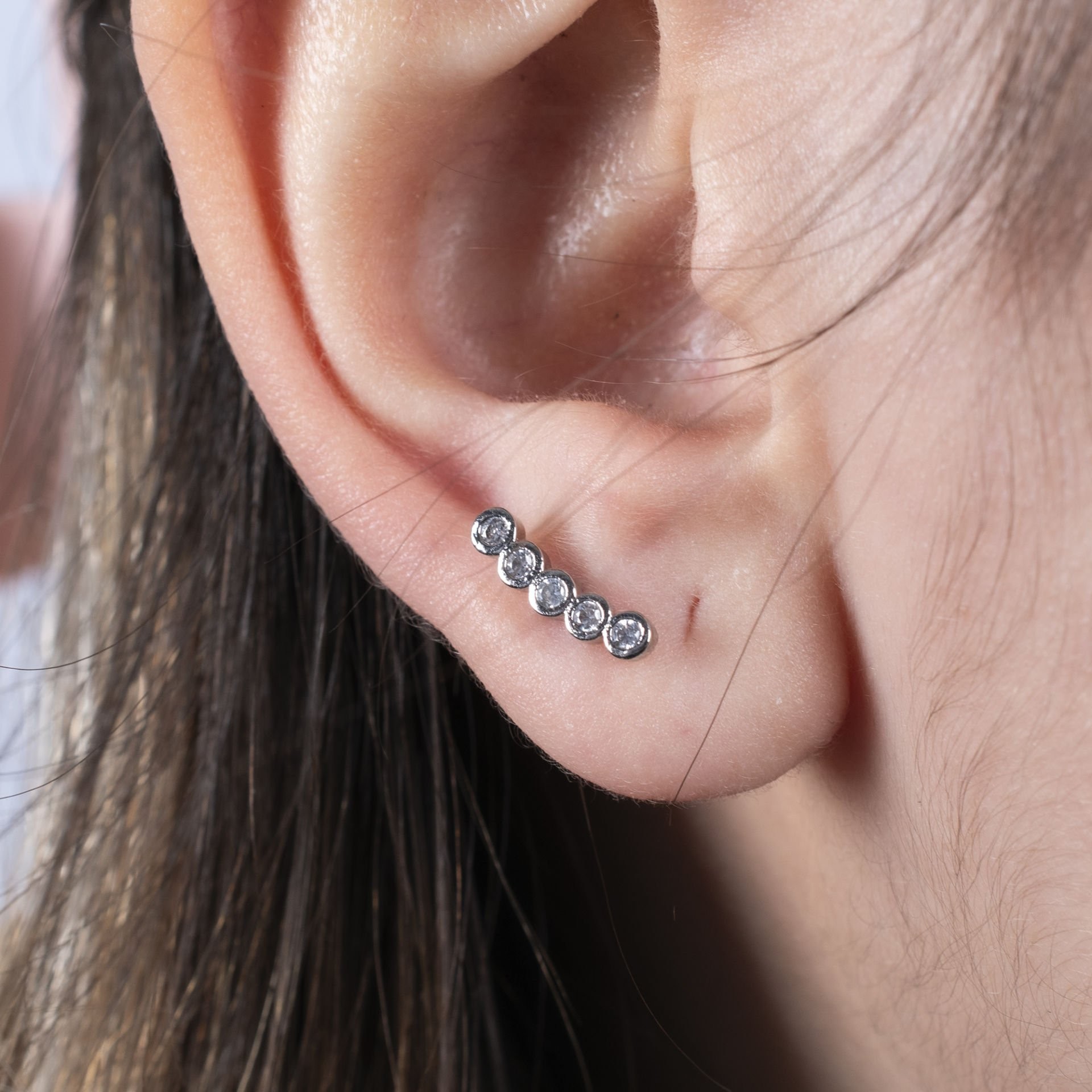 Nur Silver Yuvarlak Taşlı Çelik Tragus Küpe NUR-KE03314