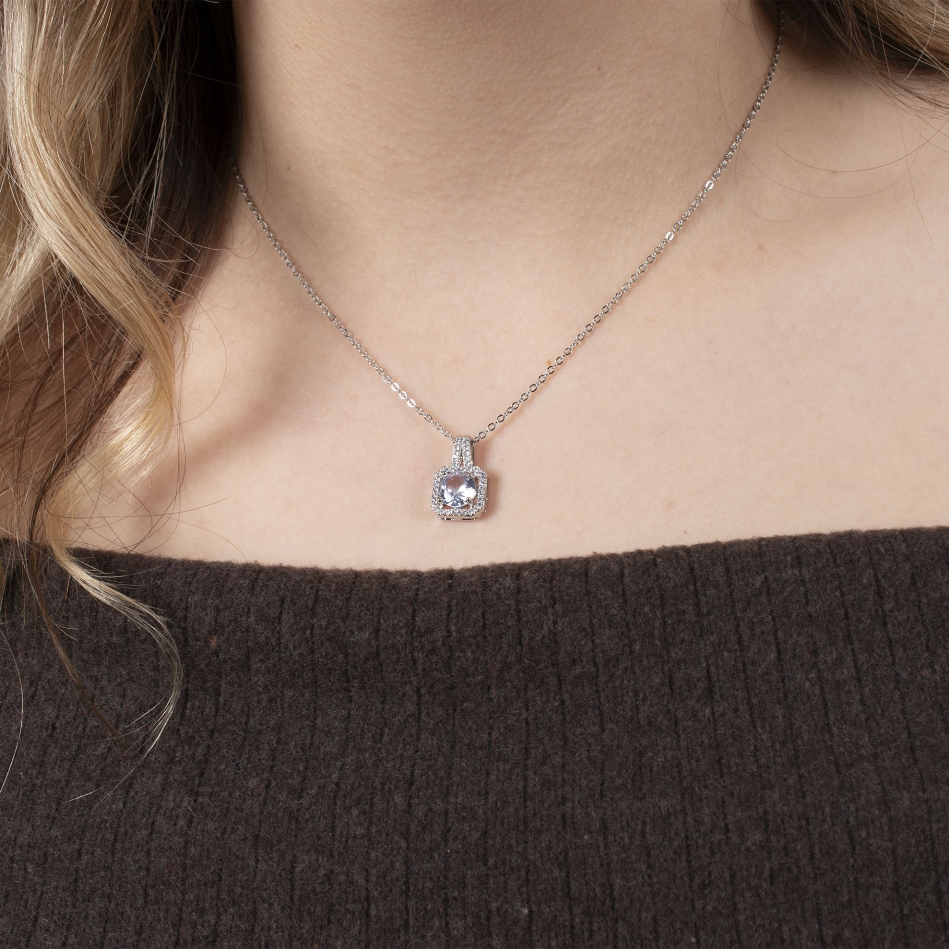 Nur Silver Baget Taşlı Çelik Kolye NUR-CK00002