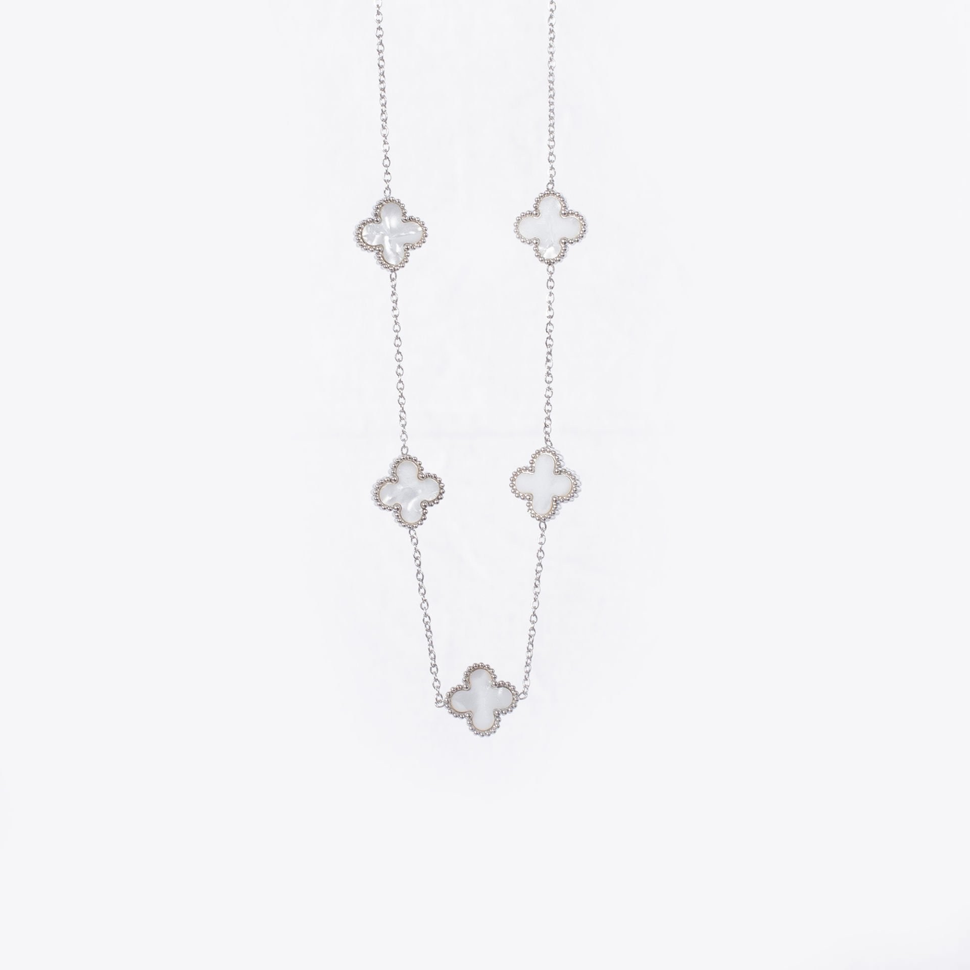 Nur Silver Beyaz Çift Taraflı Yonca Çelik Kolye NUR-CL00399