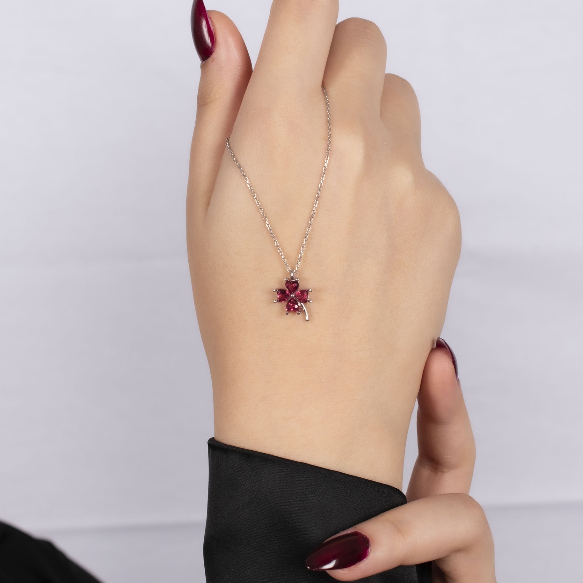 Nur Silver Kırmızı Dört Yaprak Yonca Gümüş Kolye NUR-KL00232