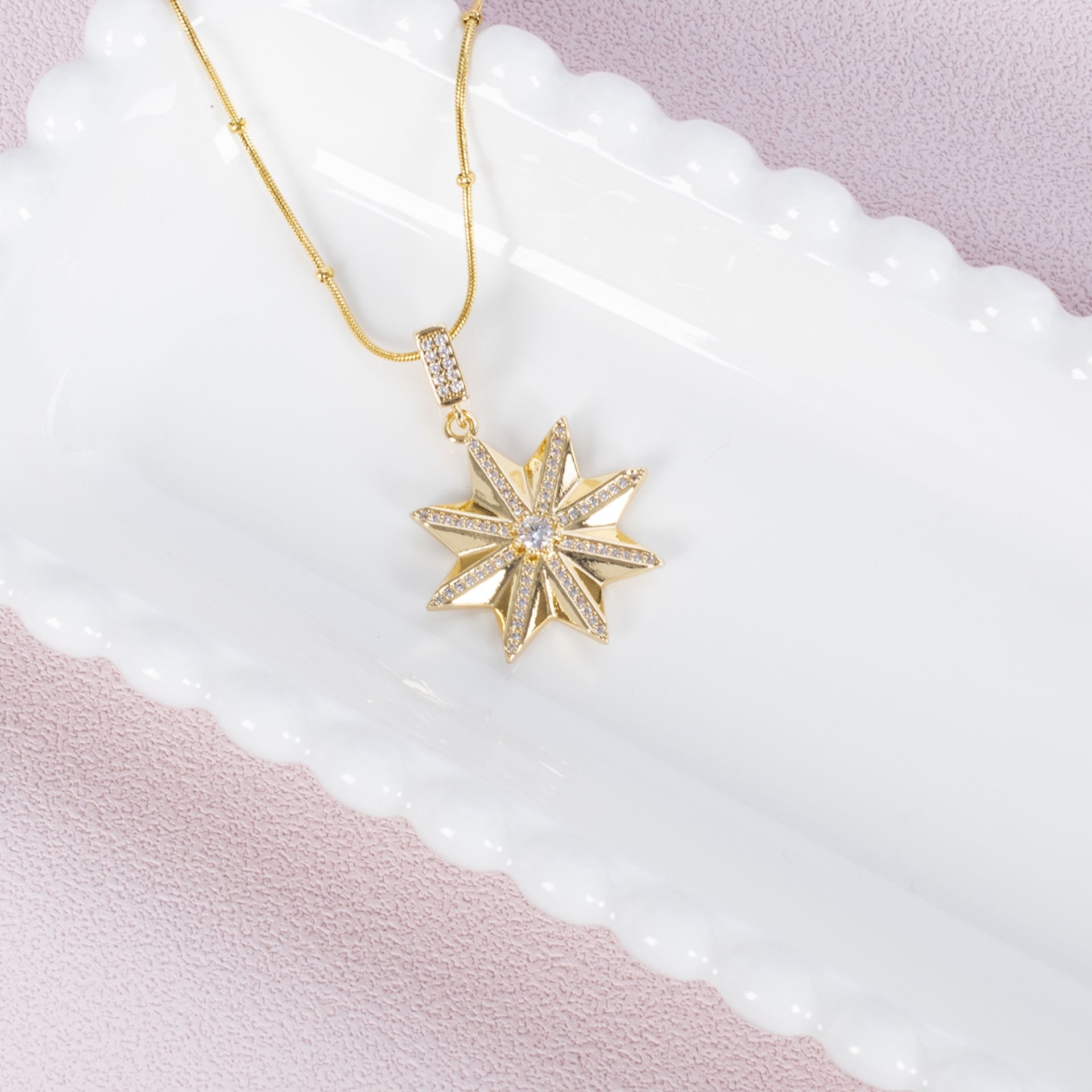 Nur Silver Antik Güneş Gold Çelik Kolye NUR-CL00372
