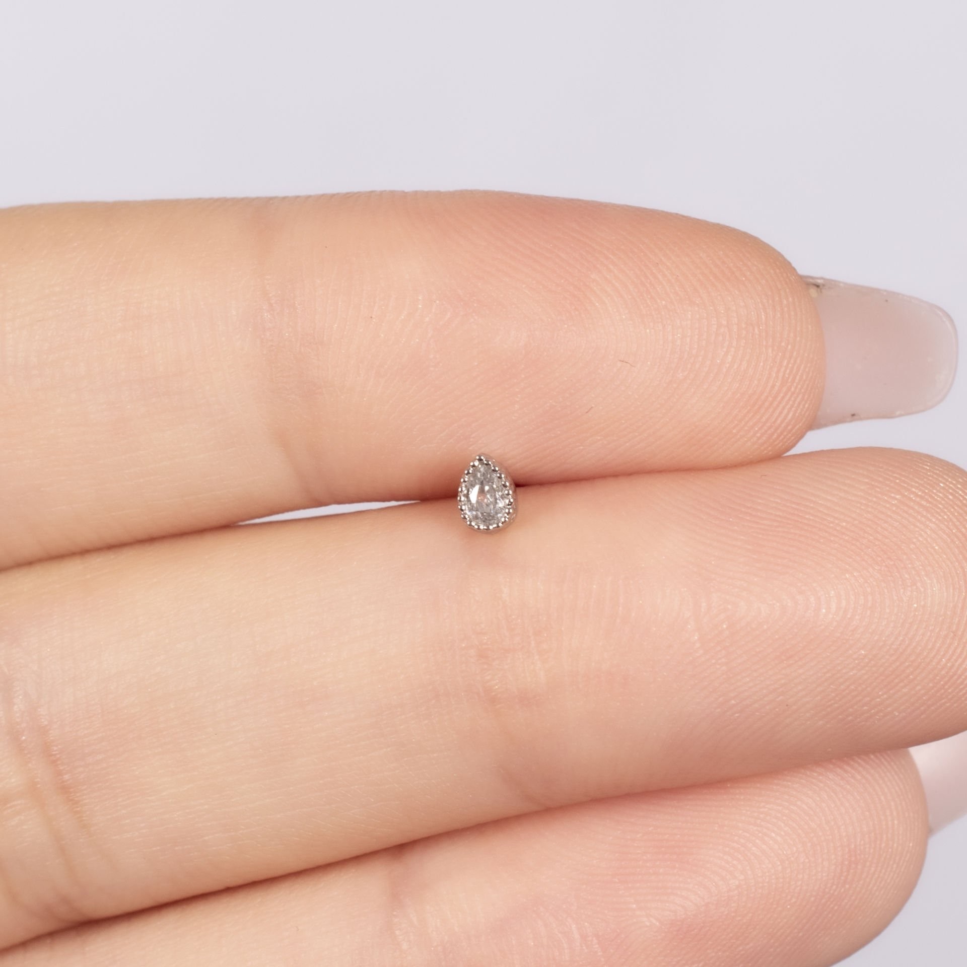 Nur Silver Çerçeveli Su Damlası Çelik Tragus Küpe NUR-KE03350