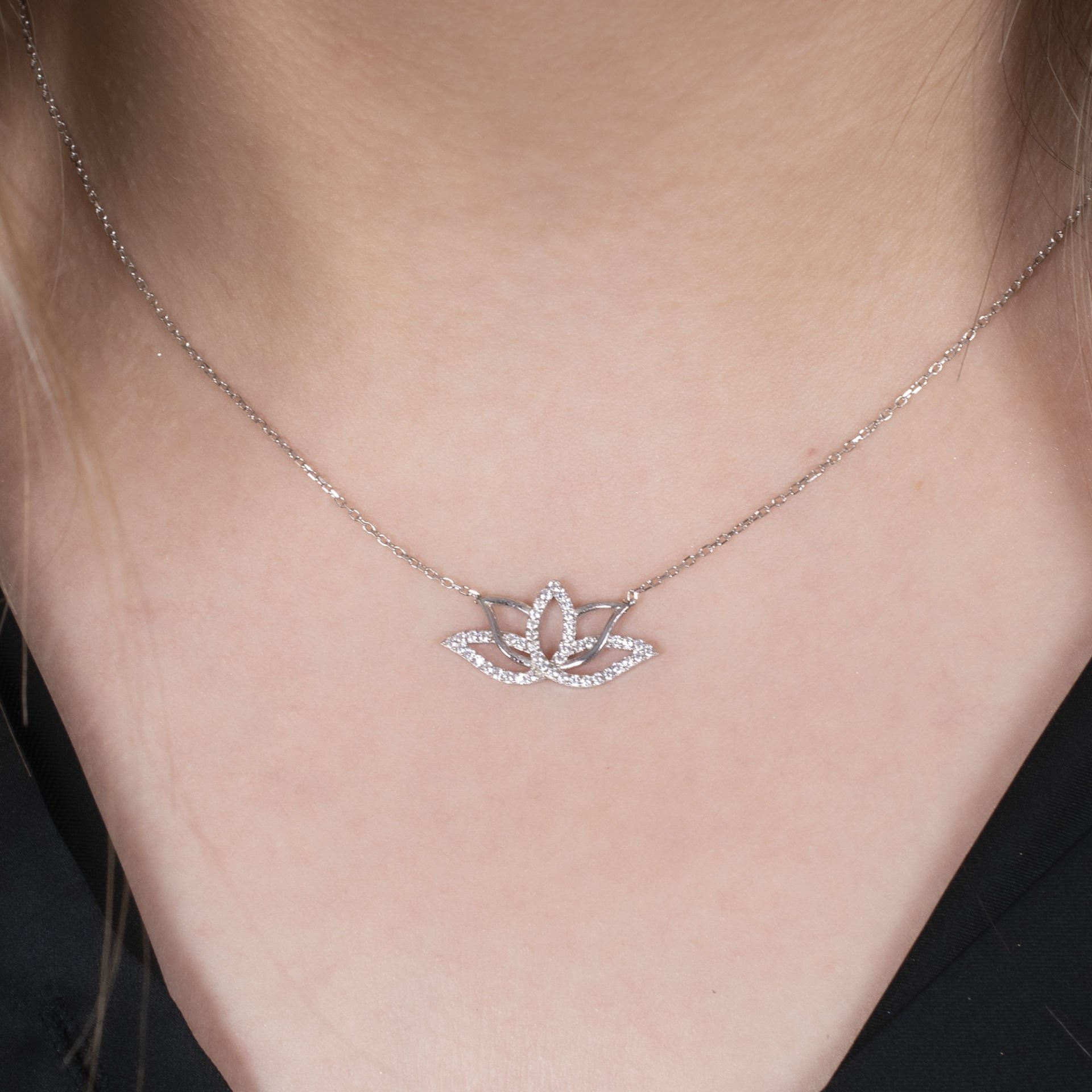 Nur Silver Lotus Çiçeği Gümüş Kolye NUR-KL00230