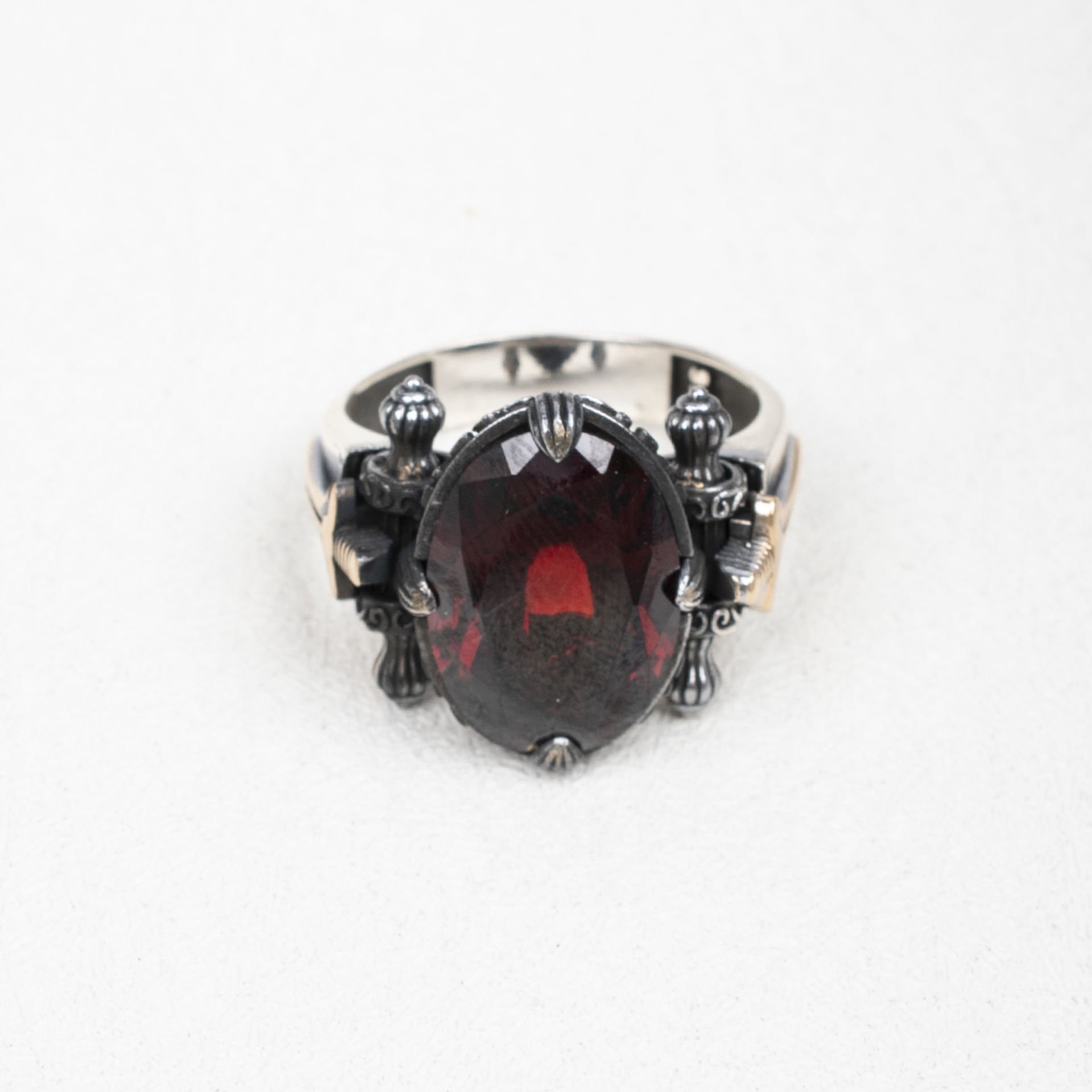 Nur Silver Oval Kırmızı Garnet Taşlı Erkek Gümüş Yüzük NUR-EY00034