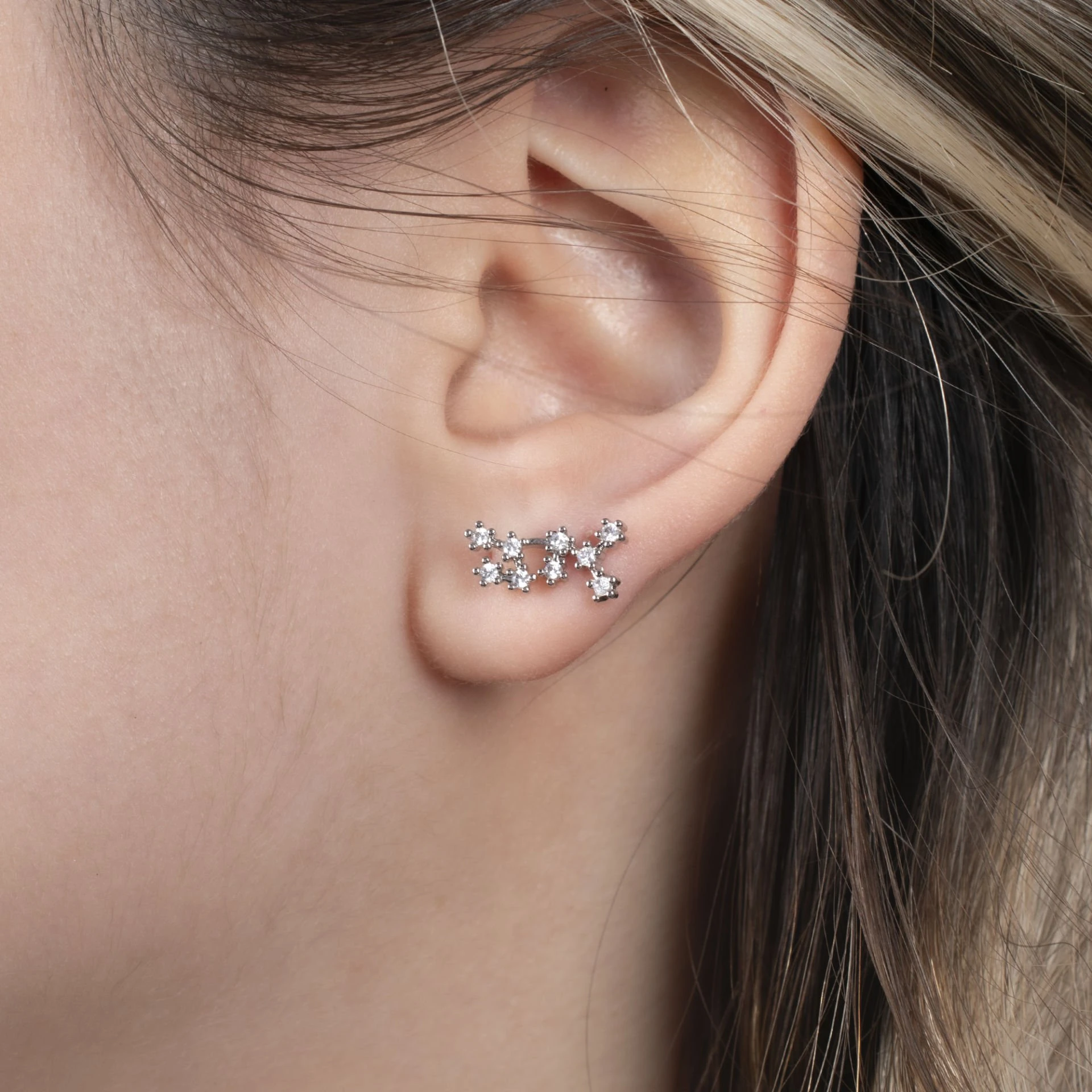 Nur Silver Taşlı Çelik Tragus Küpe NUR-KE03318