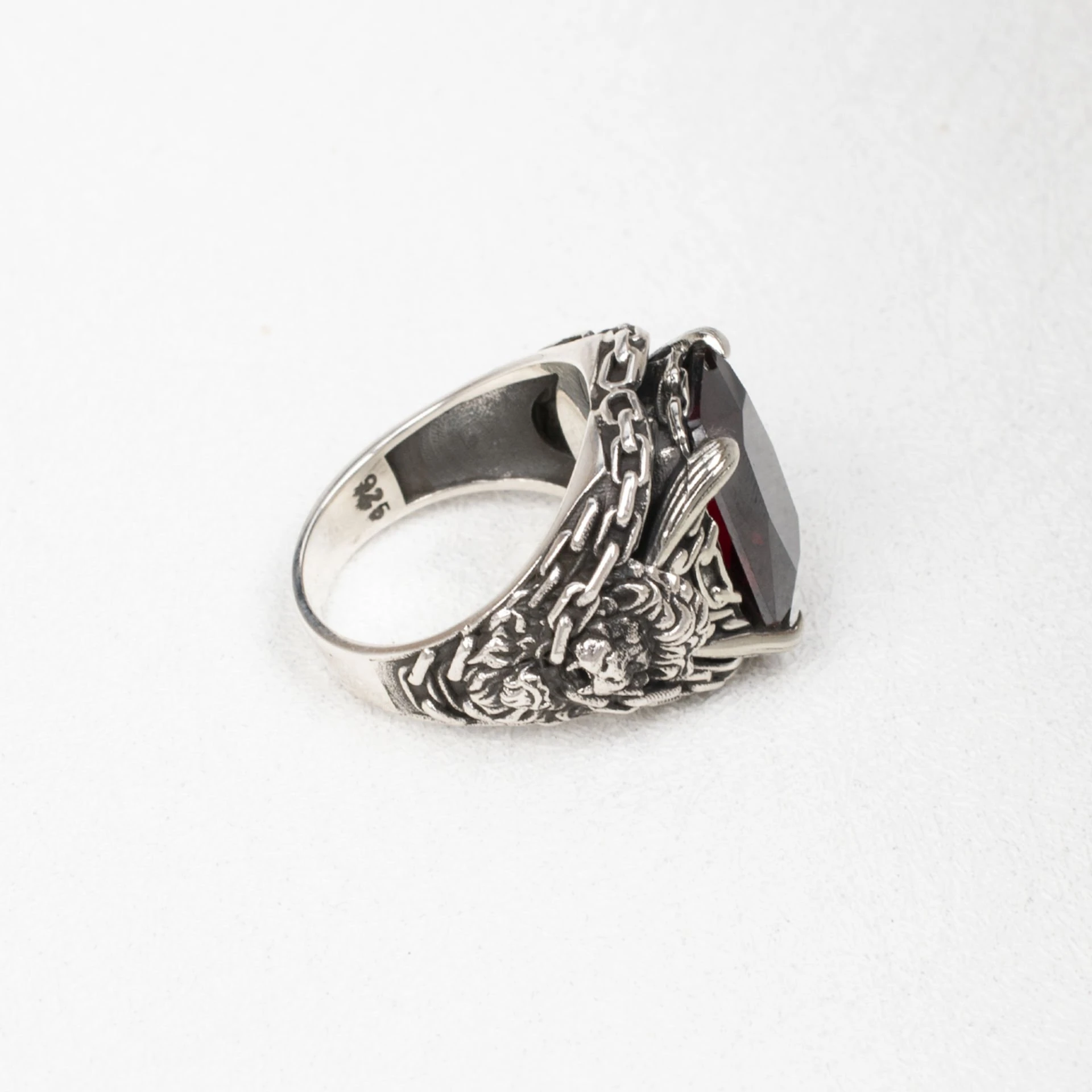 Nur Silver Kırmızı Garnet Taşlı İşlemeli Erkek Gümüş Yüzük NUR-EY00035