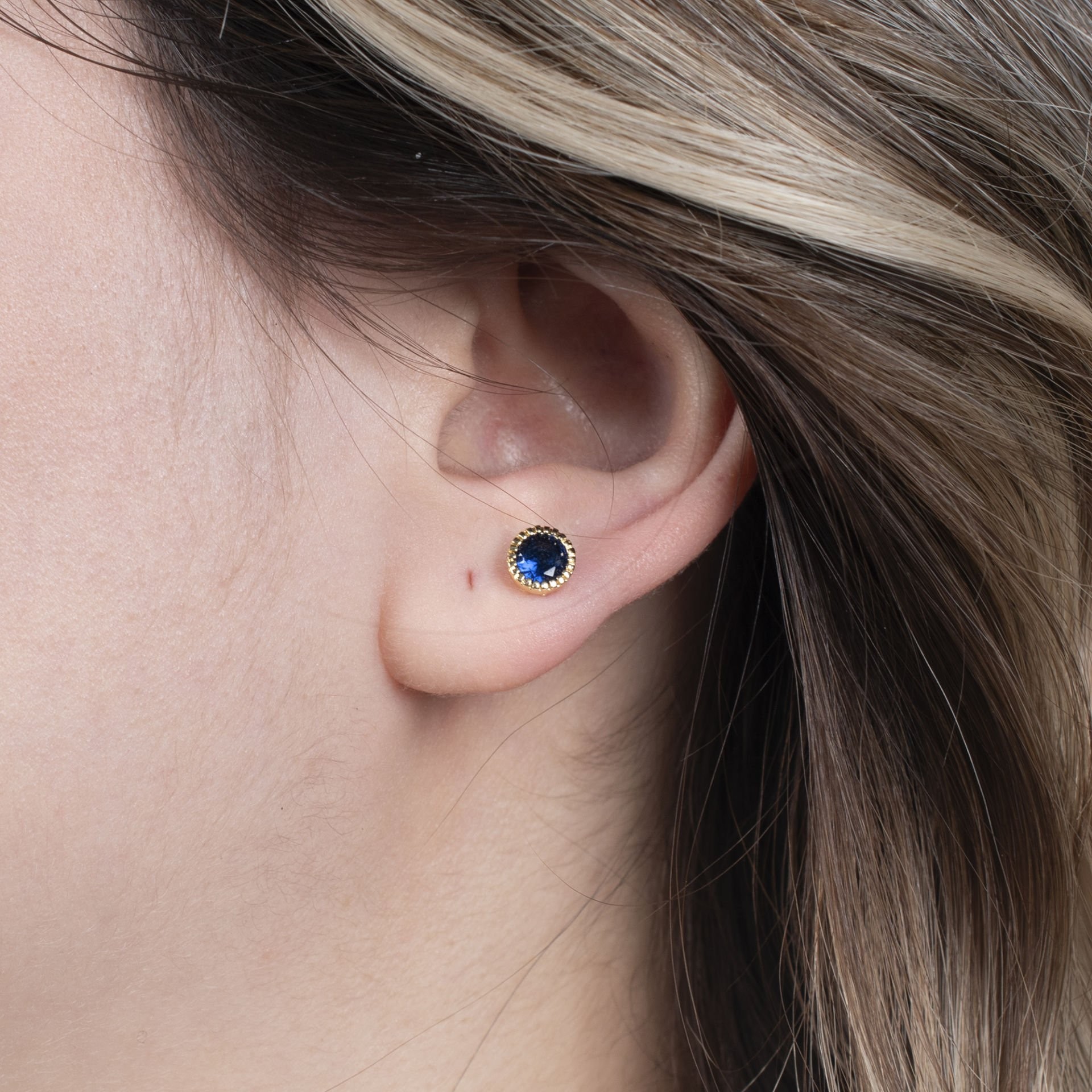 Nur Silver Mavi Taşlı Çelik Tragus küpe-NUR-KE03244