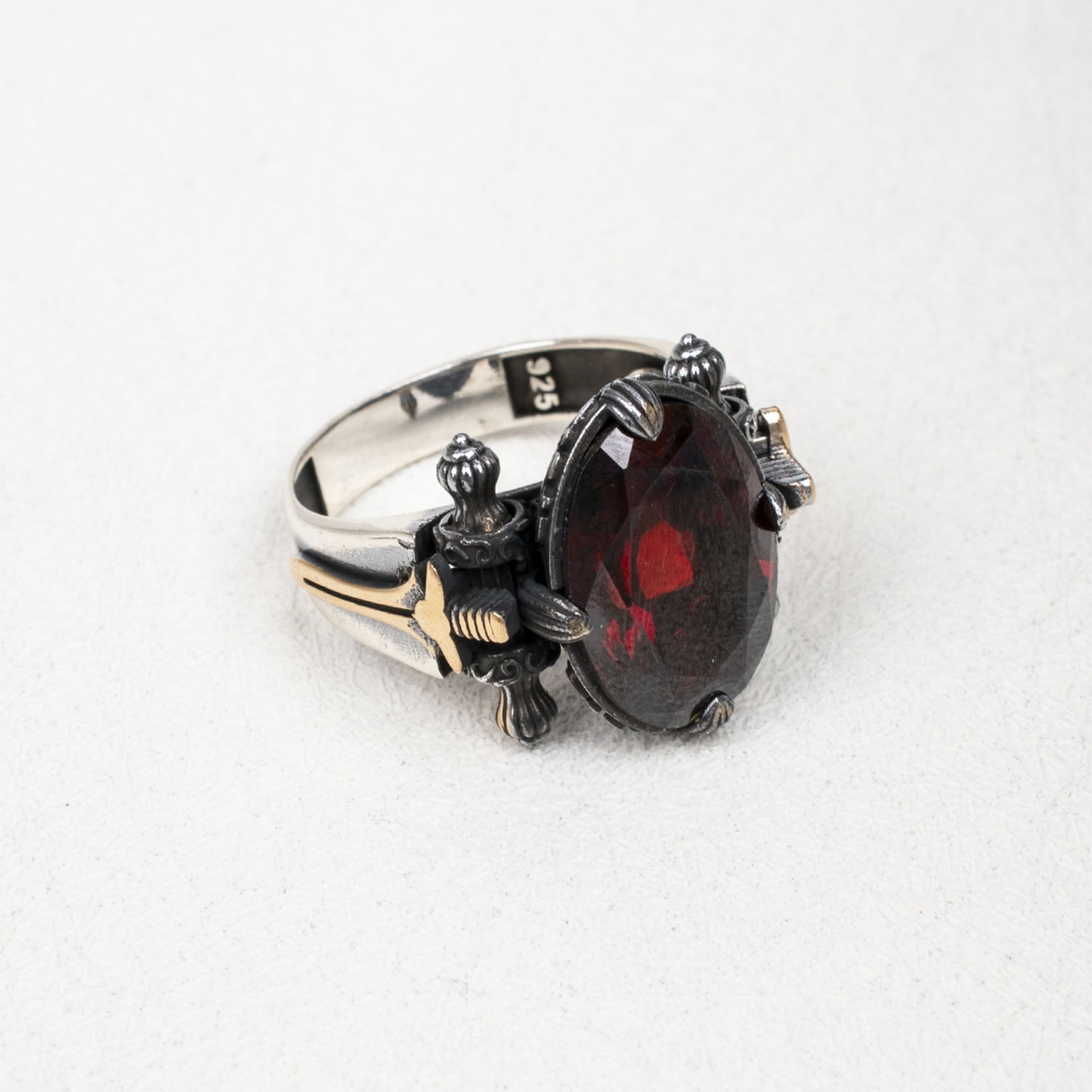 Nur Silver Oval Kırmızı Garnet Taşlı Erkek Gümüş Yüzük NUR-EY00034