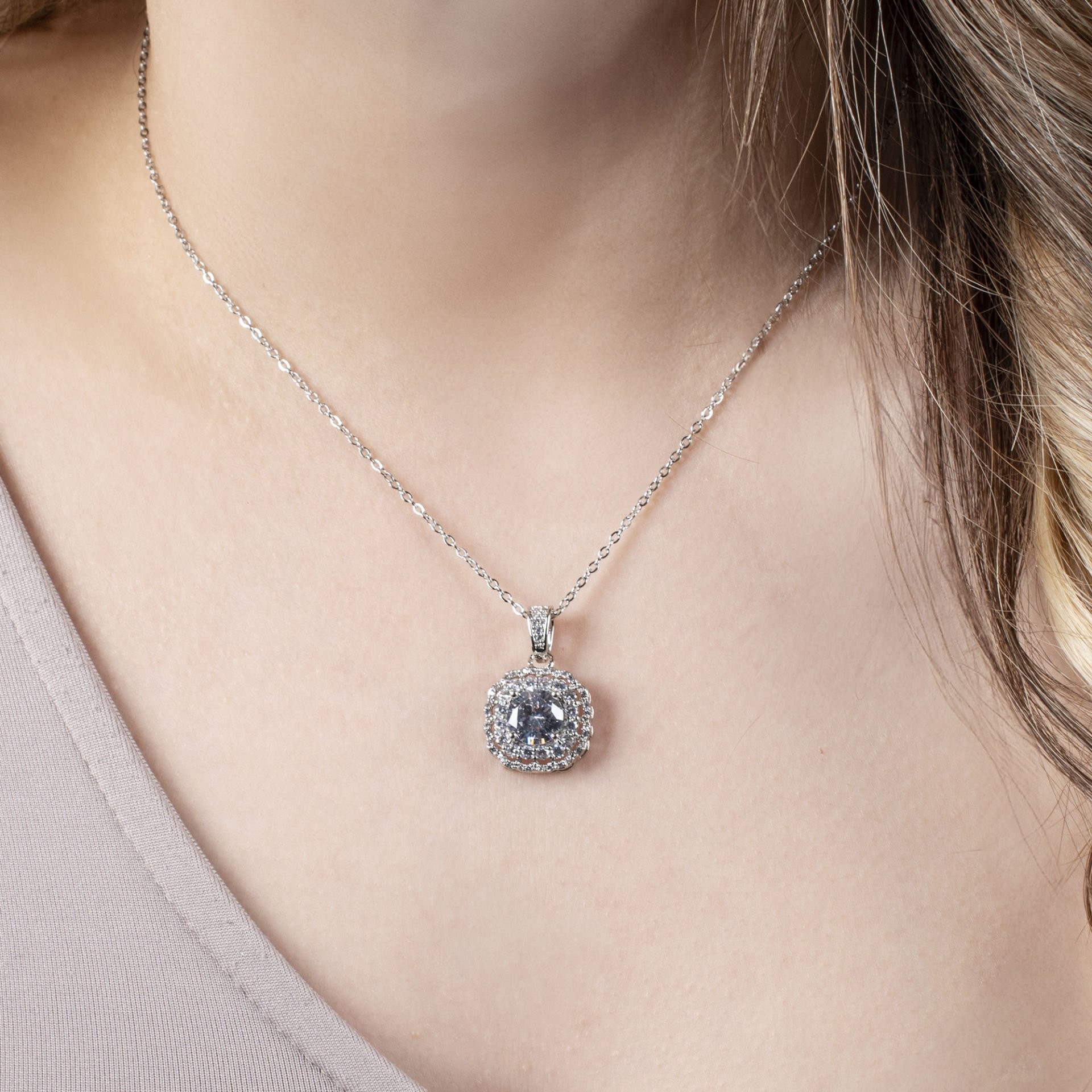 Nur Silver Baget Taşlı Çelik Kolye NUR-CL00511
