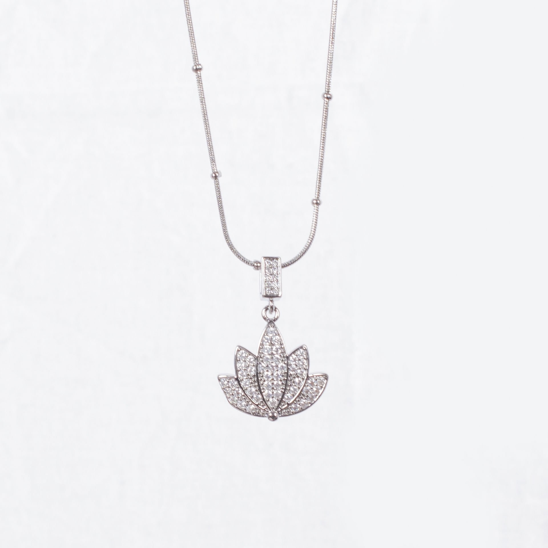 Nur Silver Lotus Çelik Kolye NUR-CL00381