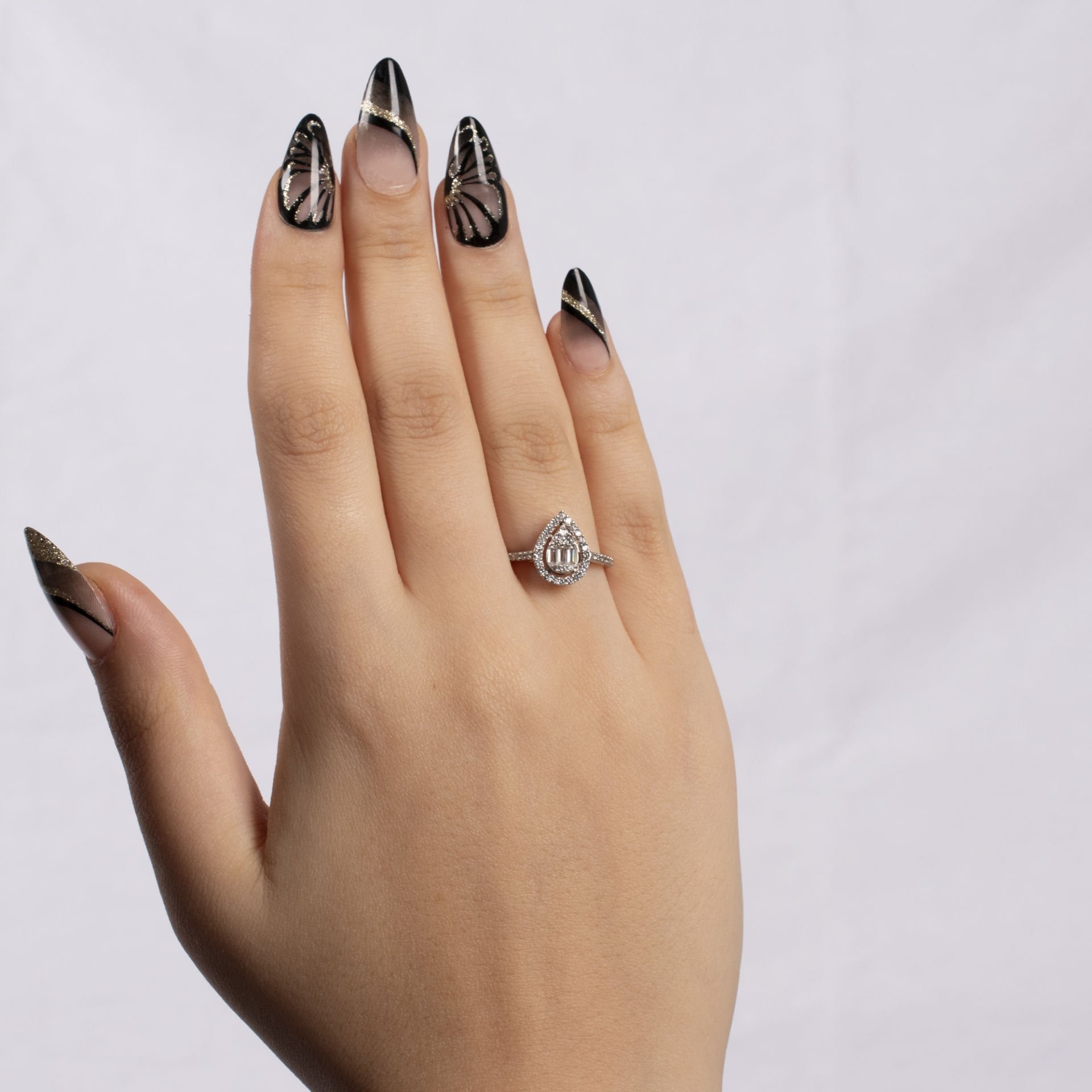 Nur Silver Kenar Taşlı Damla Gümüş Yüzük NUR-YK00139