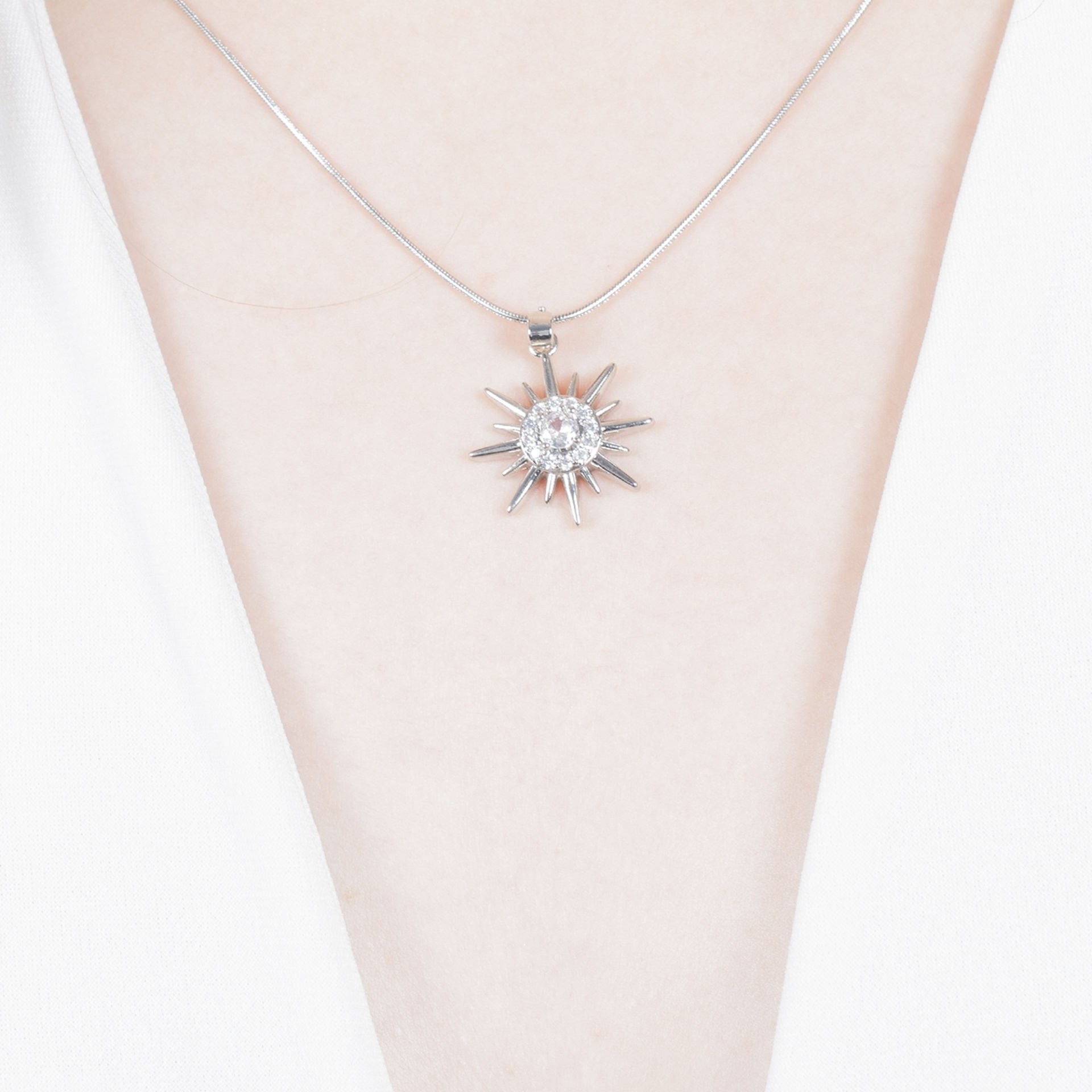 Nur Silver Taşlı Güneş Çelik Kolye NUR-CL00377