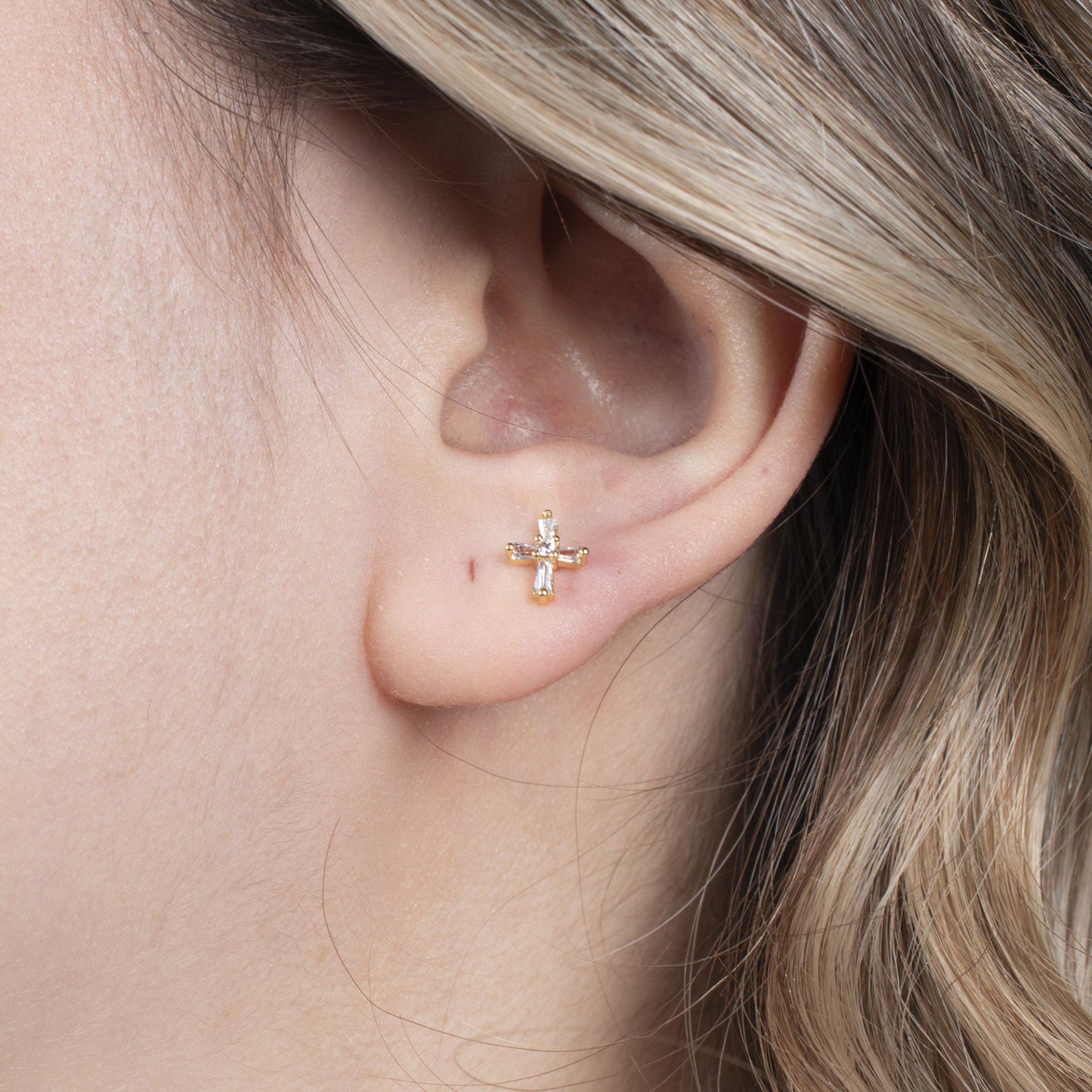 Nur Silver Taşlı Çelik Tragus Küpe NUR-KE03248