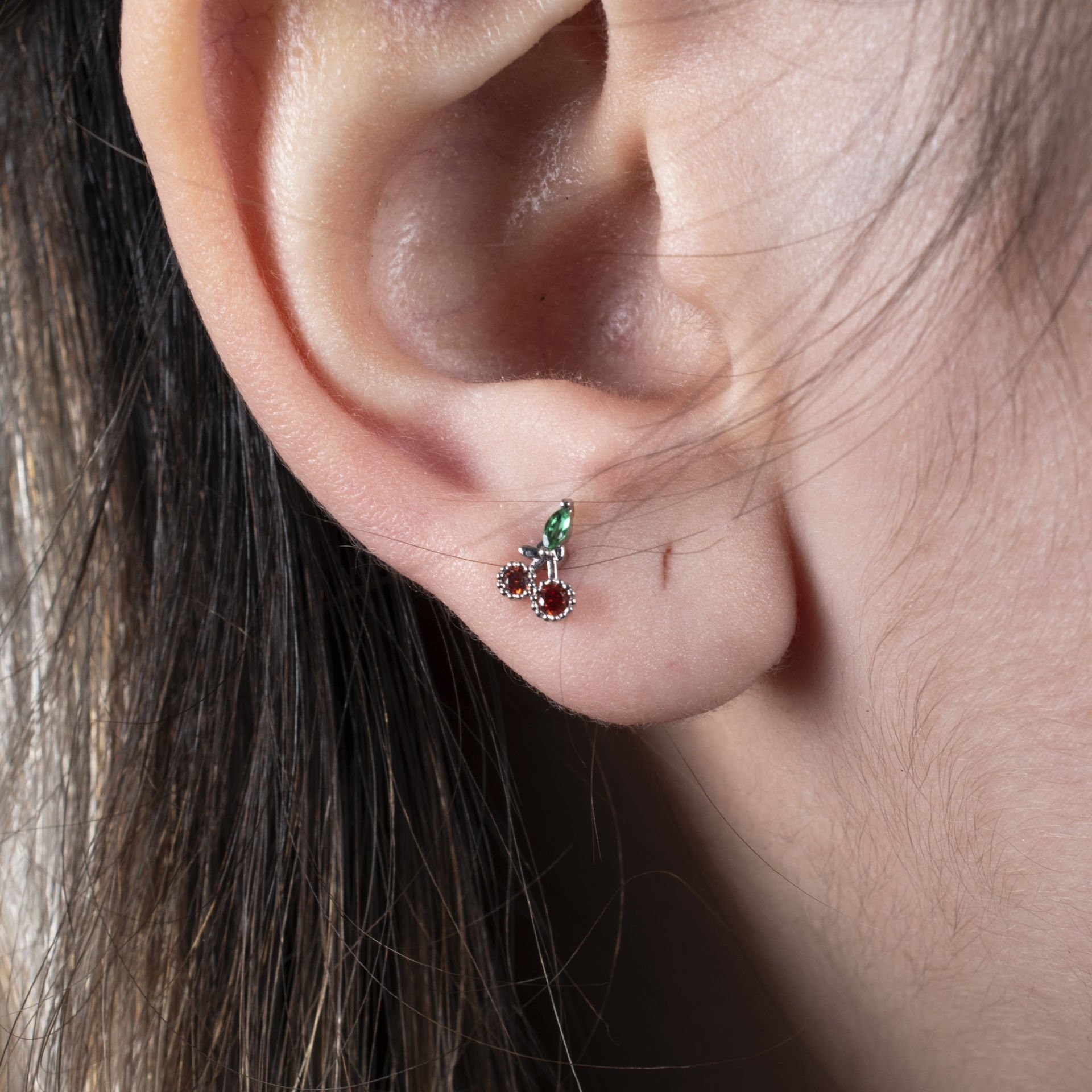 Nur Silver Kiraz Çelik Tragus Küpe NUR-KE03316