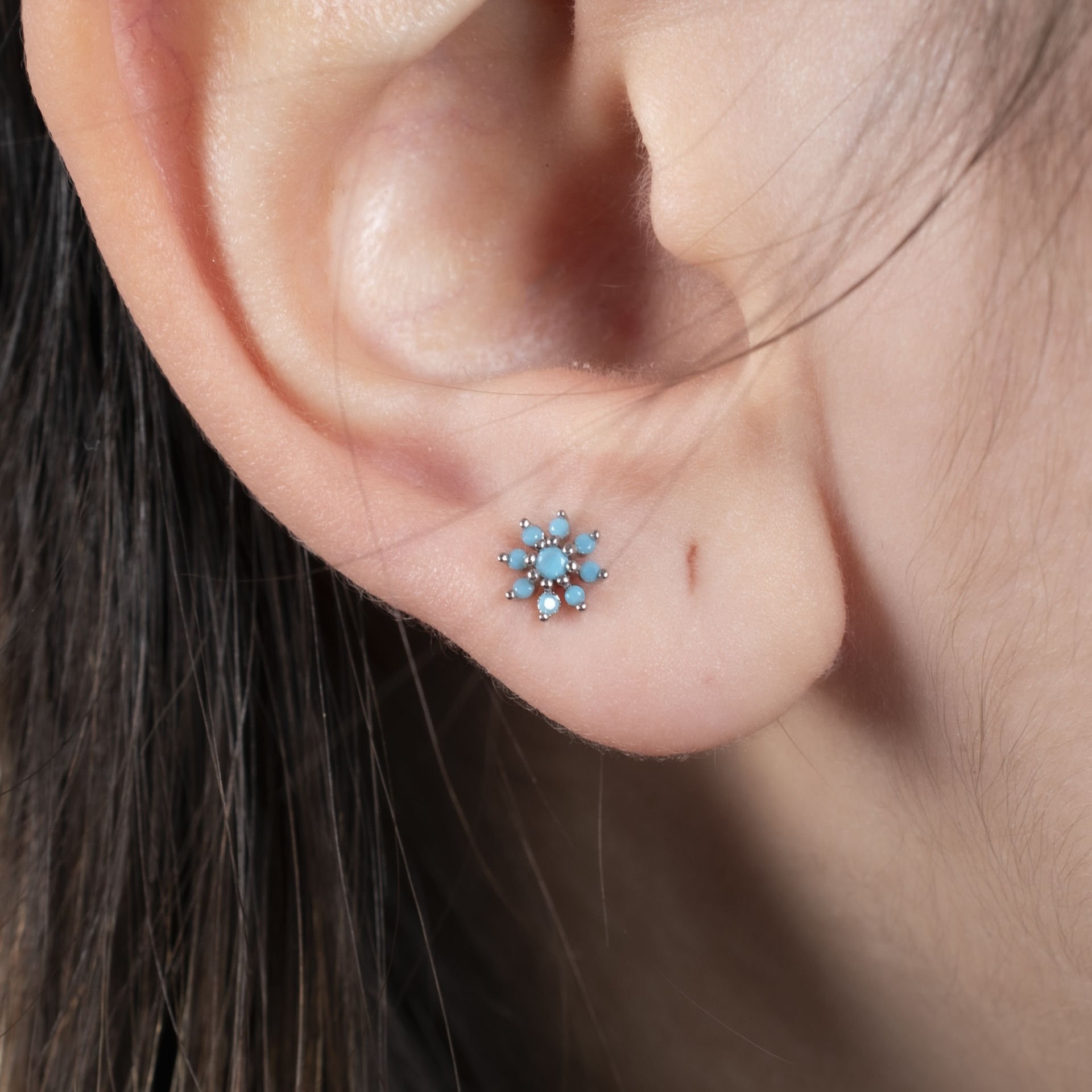 Nur Silver Mavi Taşlı Çelik Tragus Küpe NUR-KE03311