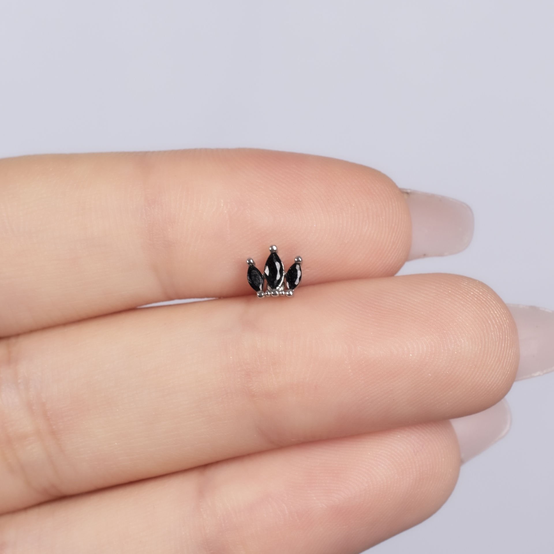 Nur Silver Siyah Taşlı Çelik Tragus Küpe NUR-KE03354