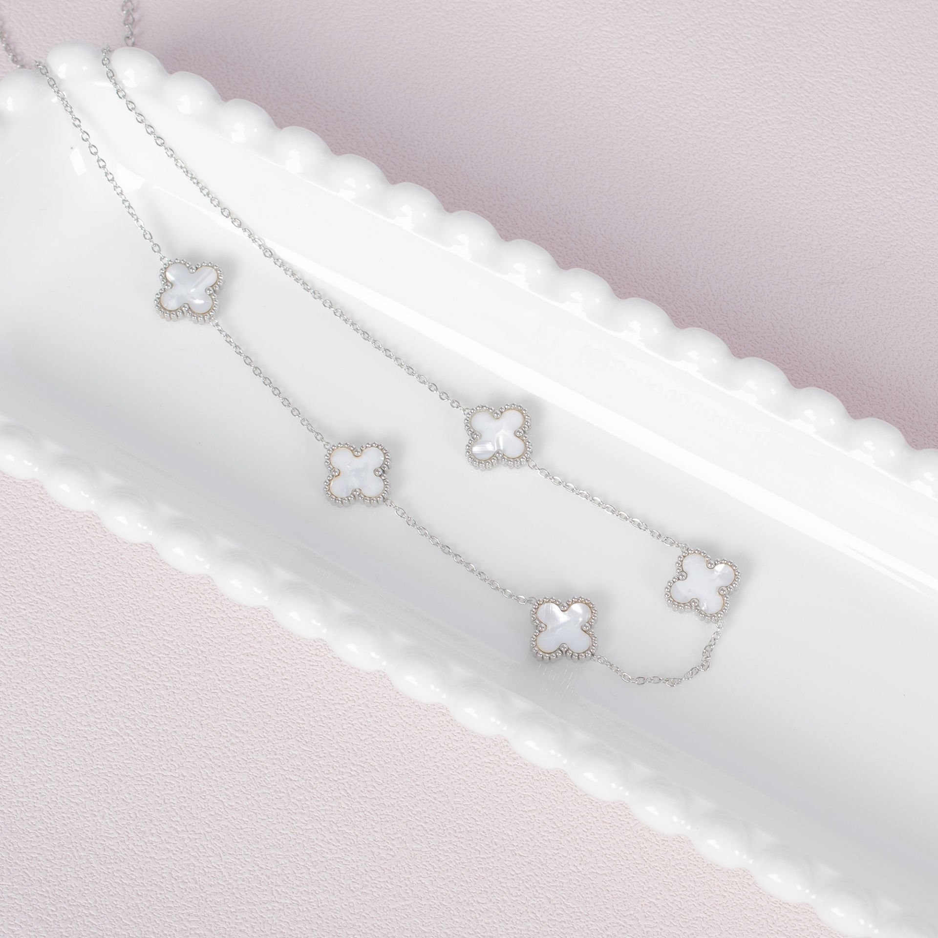 Nur Silver Beyaz Çift Taraflı Yonca Çelik Kolye NUR-CL00399