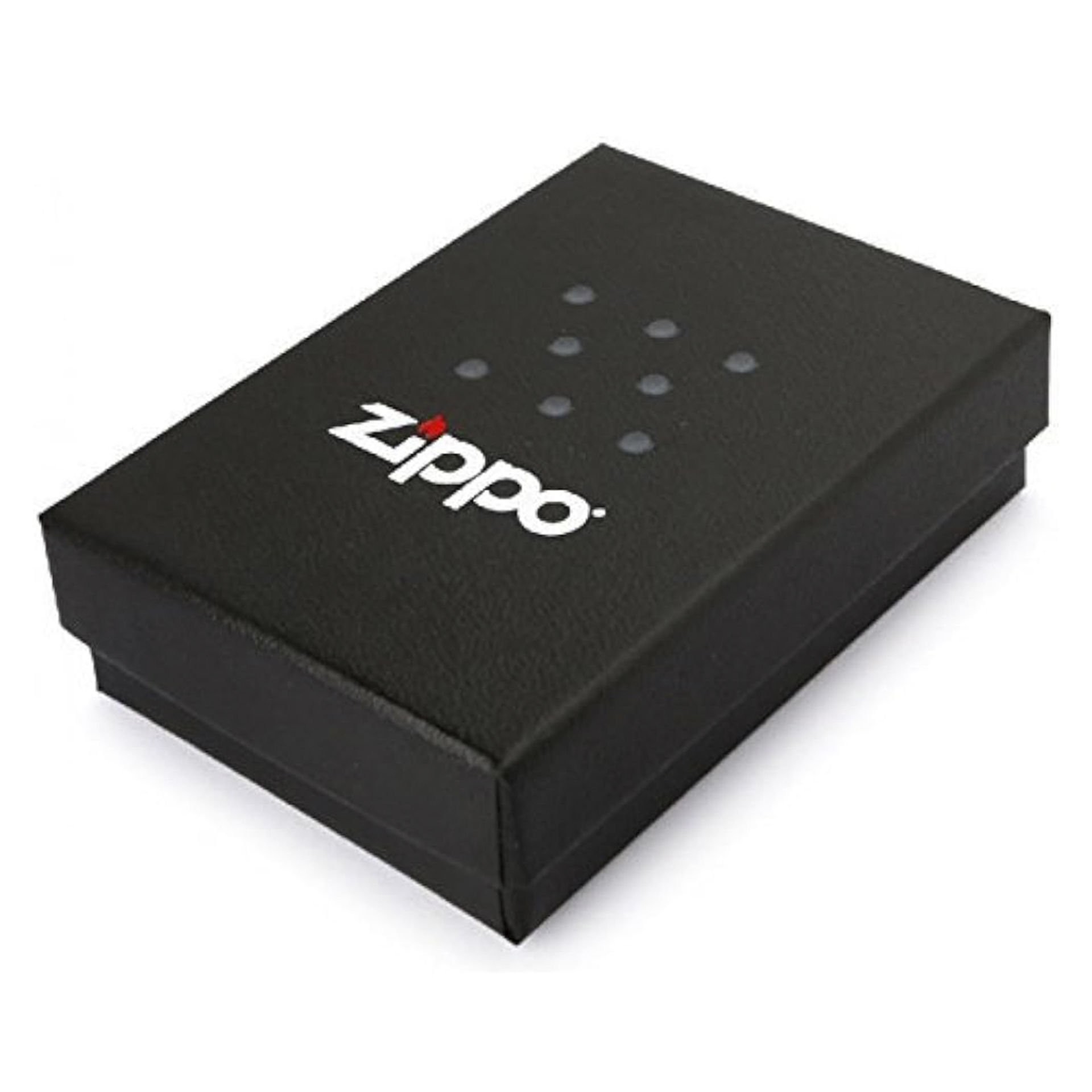 Zippo Wolf on The Lookout Street Chrome Çakmak 49007-00063-MODEL22