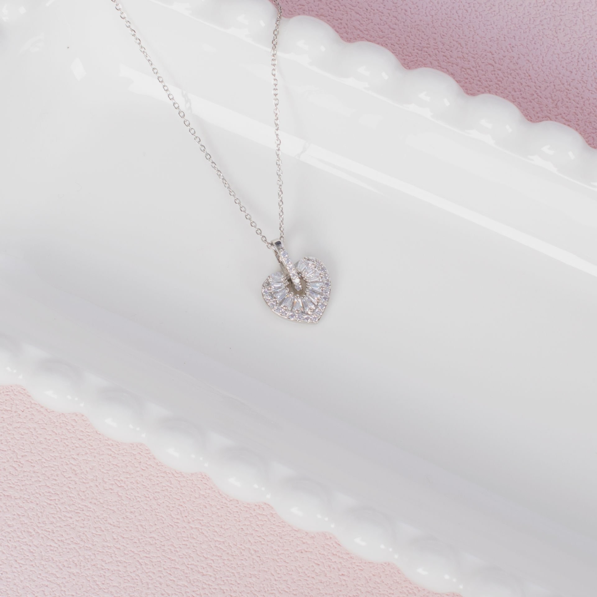 Nur Silver Baget Taşlı Kalp Çelik Kolye NUR-CL00409