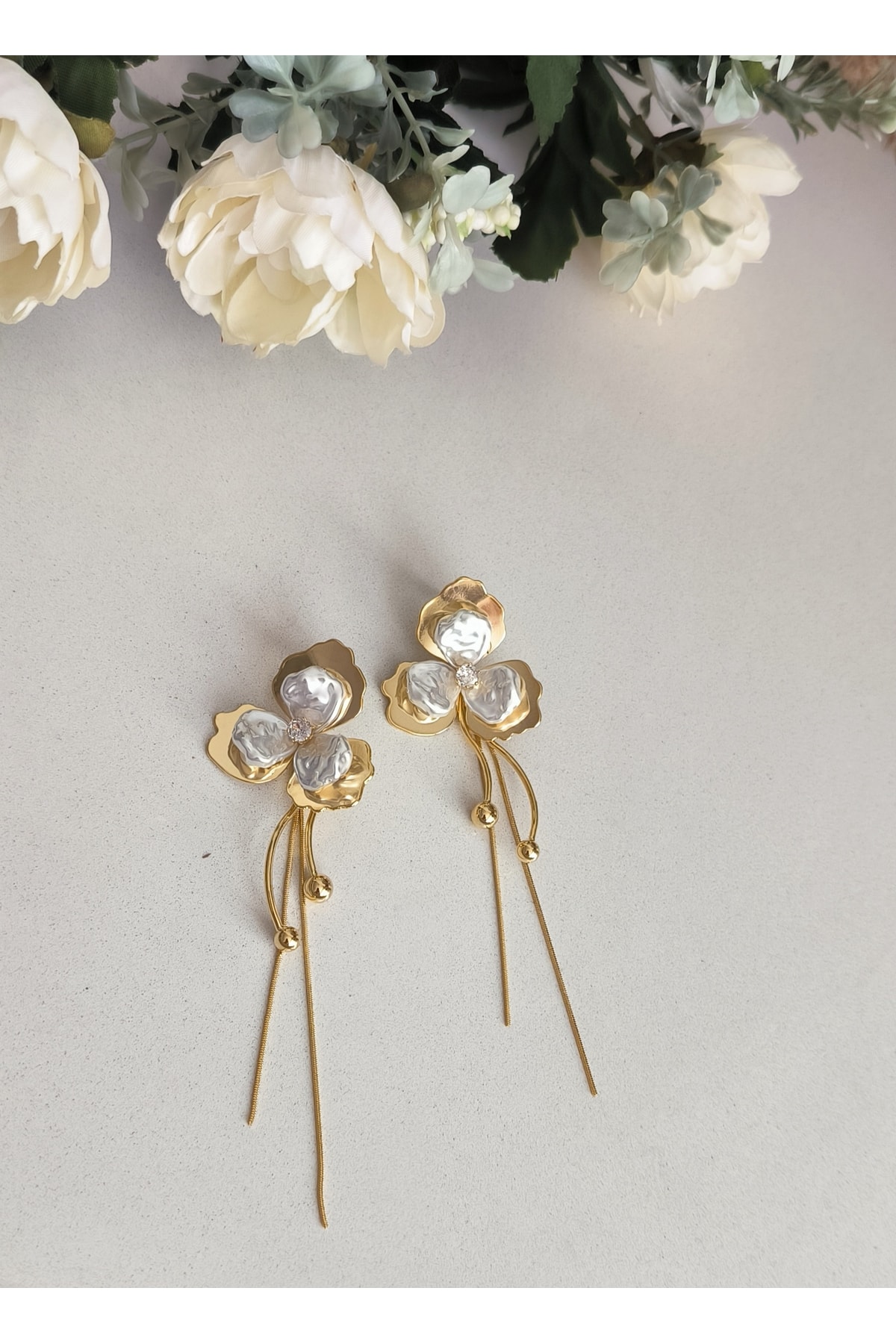 Altın Kaplama Taşlı Yaprak Model Küpe Kararmaz 14K Rengindedir