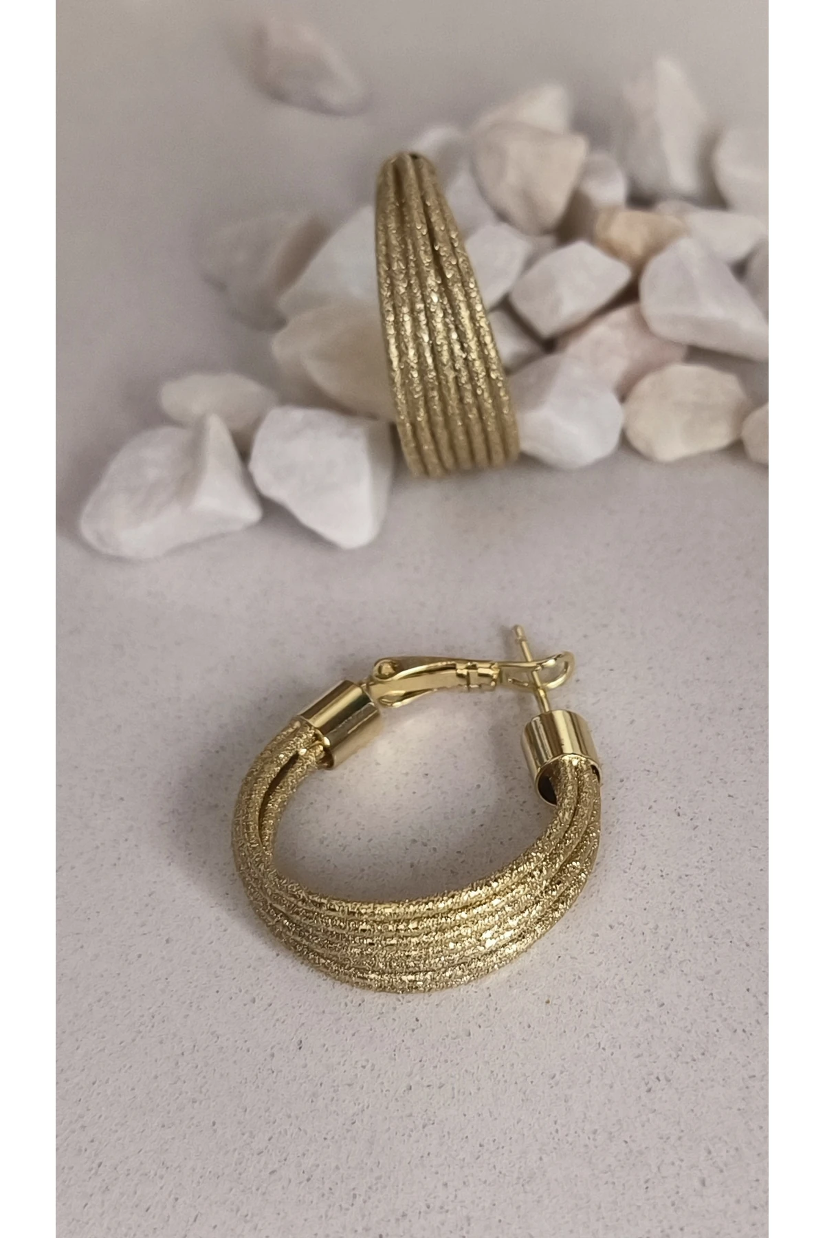 Vip Hasır Model Halka Küpe Kararmaz 14K Rengindedir